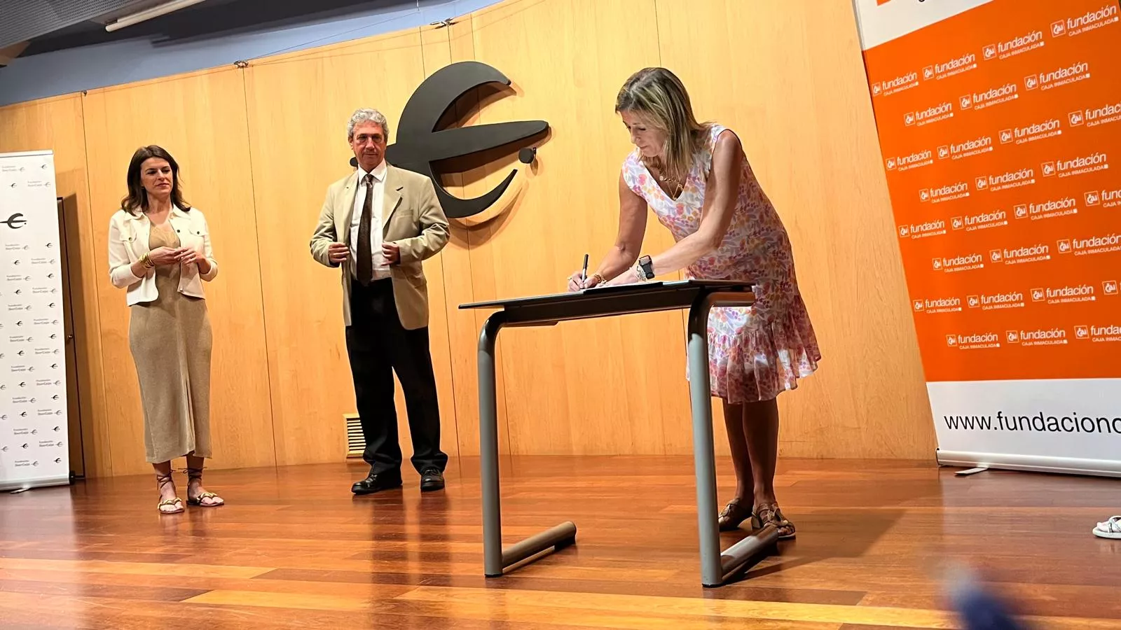  Acto de firma de los convenios de Fundación Ibercaja y CAI con entidades sociales de Huesca. Foto Mercedes Manterola