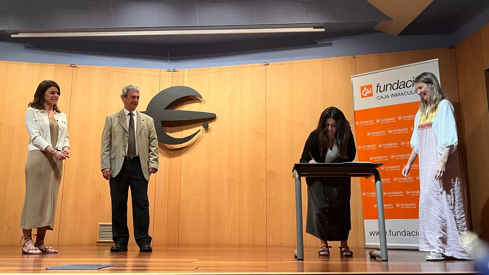  Acto de firma de los convenios de Fundación Ibercaja y CAI con entidades sociales de Huesca. Foto Mercedes Manterola