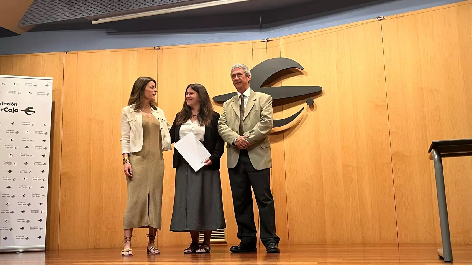  Acto de firma de los convenios de Fundación Ibercaja y CAI con entidades sociales de Huesca. Foto Mercedes Manterola