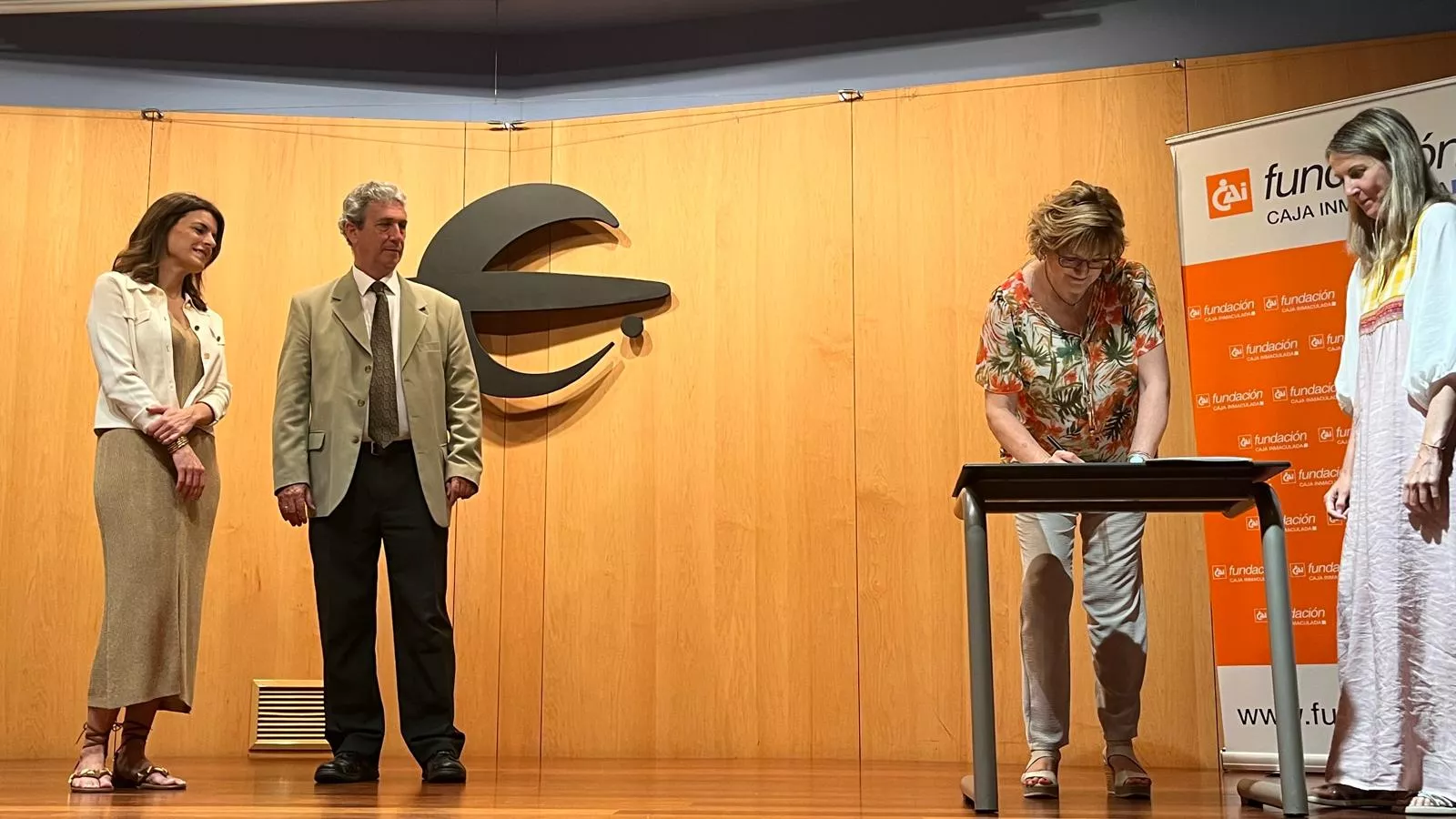  Acto de firma de los convenios de Fundación Ibercaja y CAI con entidades sociales de Huesca. Foto Mercedes Manterola