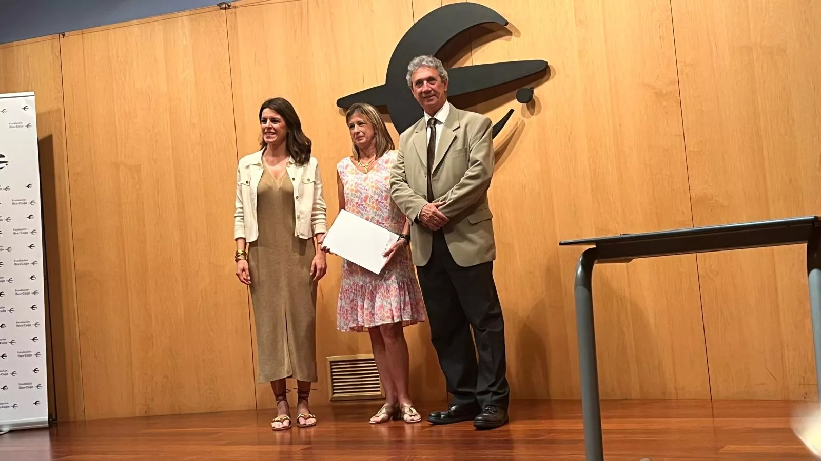  Acto de firma de los convenios de Fundación Ibercaja y CAI con entidades sociales de Huesca. Foto Mercedes Manterola