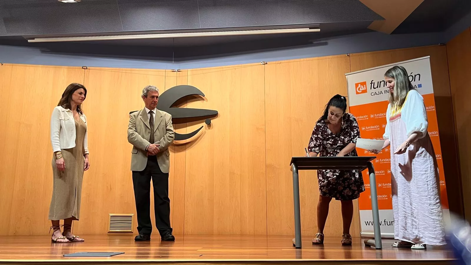  Acto de firma de los convenios de Fundación Ibercaja y CAI con entidades sociales de Huesca. Foto Mercedes Manterola