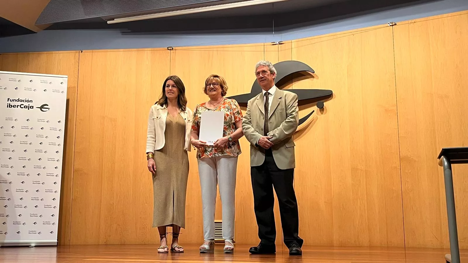  Acto de firma de los convenios de Fundación Ibercaja y CAI con entidades sociales de Huesca. Foto Mercedes Manterola