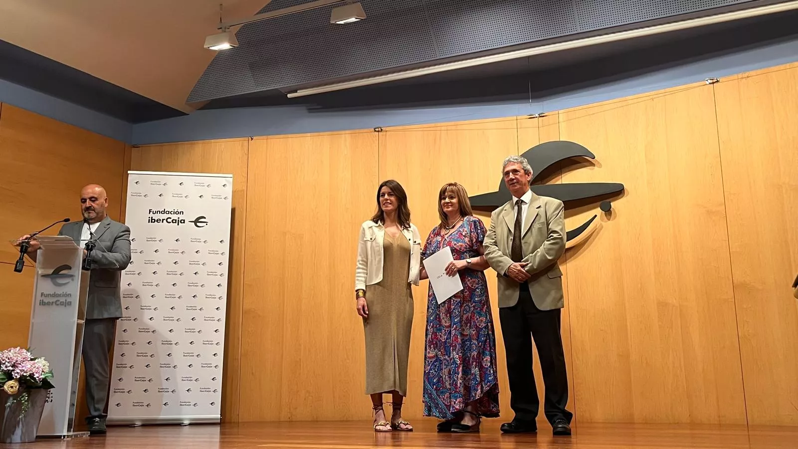  Acto de firma de los convenios de Fundación Ibercaja y CAI con entidades sociales de Huesca. Foto Mercedes Manterola