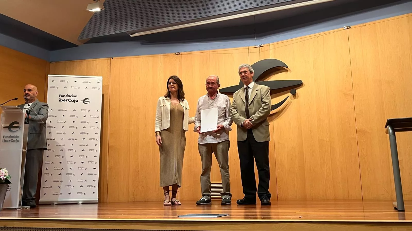  Acto de firma de los convenios de Fundación Ibercaja y CAI con entidades sociales de Huesca. Foto Mercedes Manterola