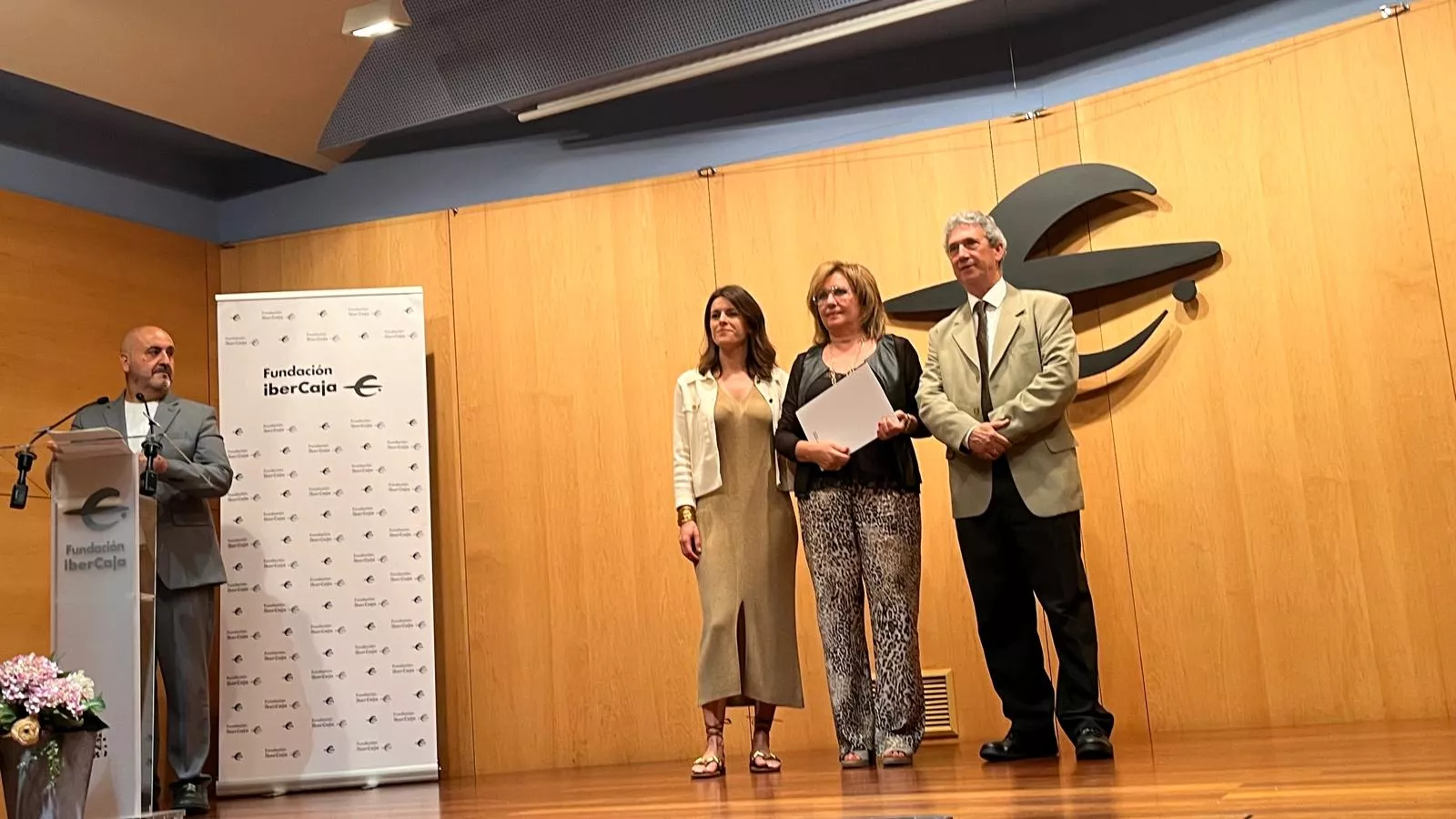  Acto de firma de los convenios de Fundación Ibercaja y CAI con entidades sociales de Huesca. Foto Mercedes Manterola