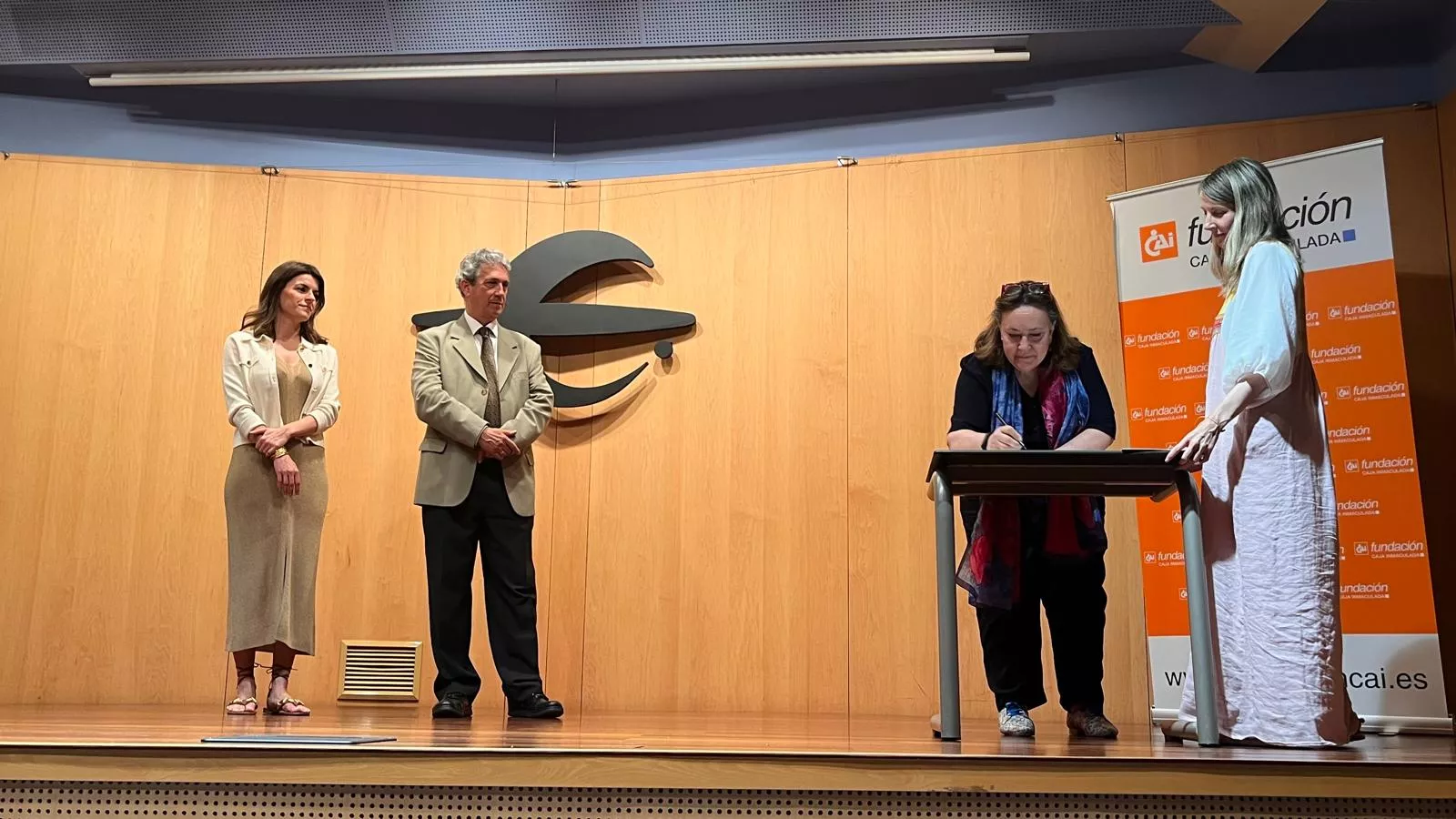  Acto de firma de los convenios de Fundación Ibercaja y CAI con entidades sociales de Huesca. Foto Mercedes Manterola