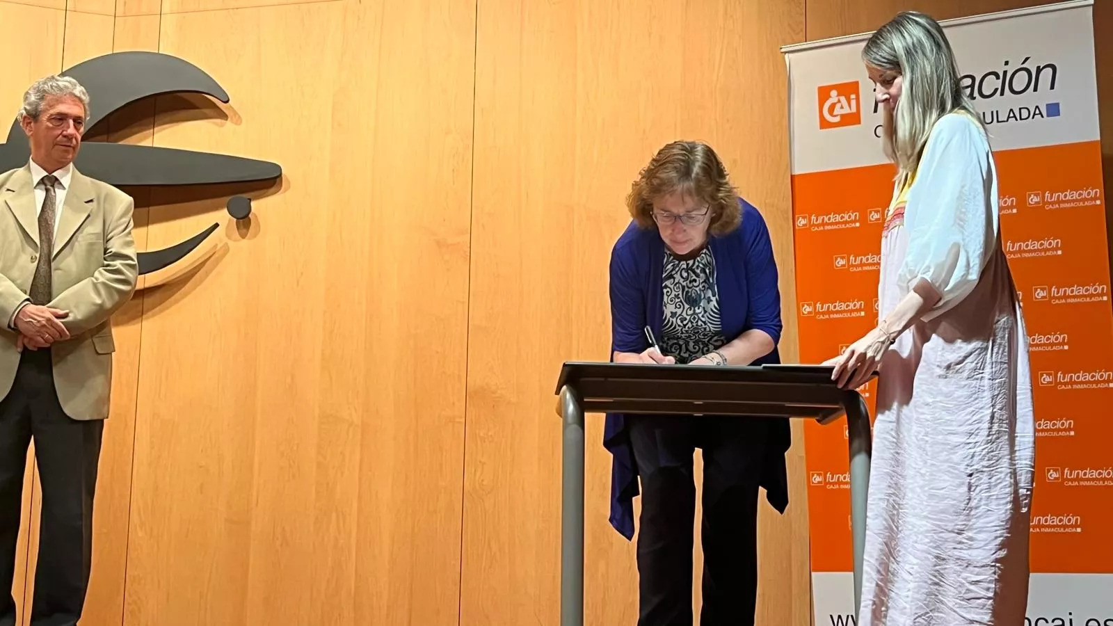  Acto de firma de los convenios de Fundación Ibercaja y CAI con entidades sociales de Huesca. Foto Mercedes Manterola