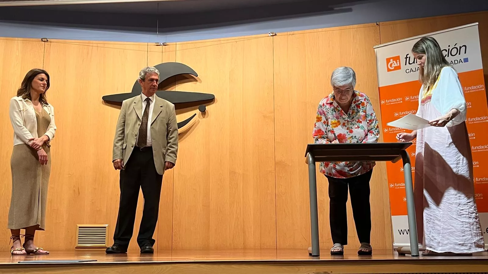  Acto de firma de los convenios de Fundación Ibercaja y CAI con entidades sociales de Huesca. Foto Mercedes Manterola