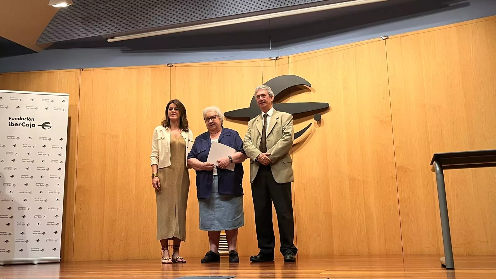  Acto de firma de los convenios de Fundación Ibercaja y CAI con entidades sociales de Huesca. Foto Mercedes Manterola
