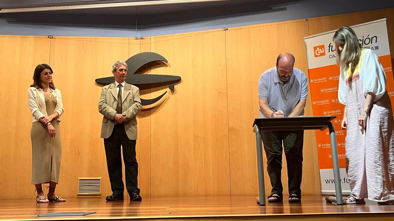  Acto de firma de los convenios de Fundación Ibercaja y CAI con entidades sociales de Huesca. Foto Mercedes Manterola