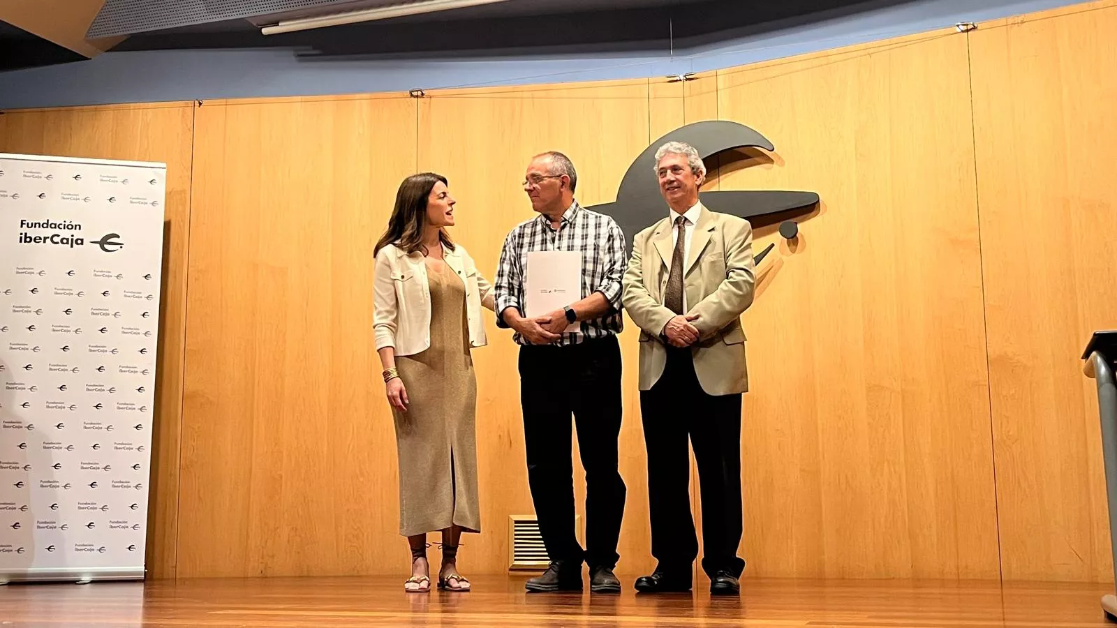  Acto de firma de los convenios de Fundación Ibercaja y CAI con entidades sociales de Huesca. Foto Mercedes Manterola