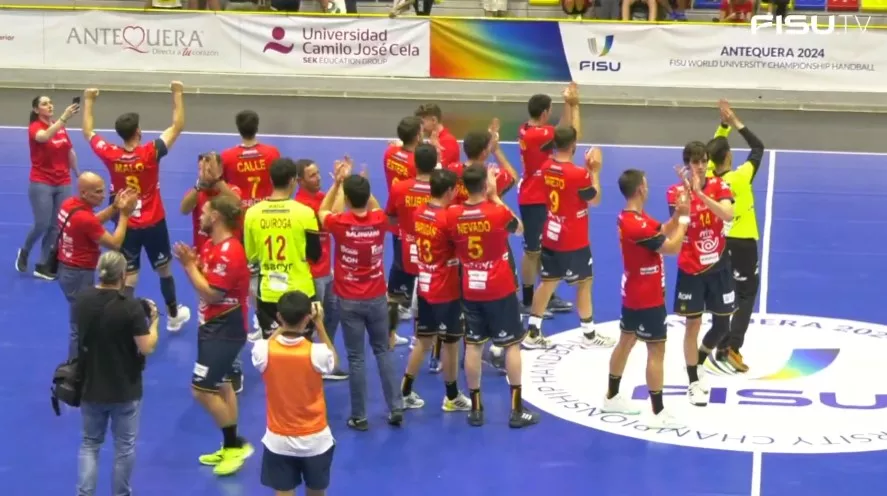 Miguel Malo, a la izquierda, celebra el pase a la final