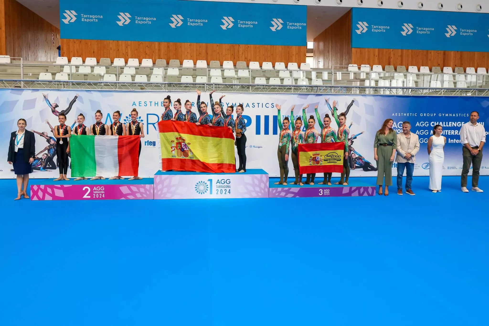 Las Hindús del Club 2000, en el podio.