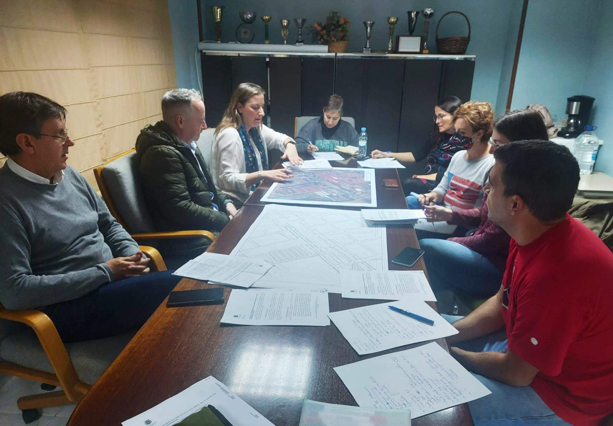 Reunión mantenida por el Ayuntamiento de Huesca y la Asociación de Vecinos de la Encarnación