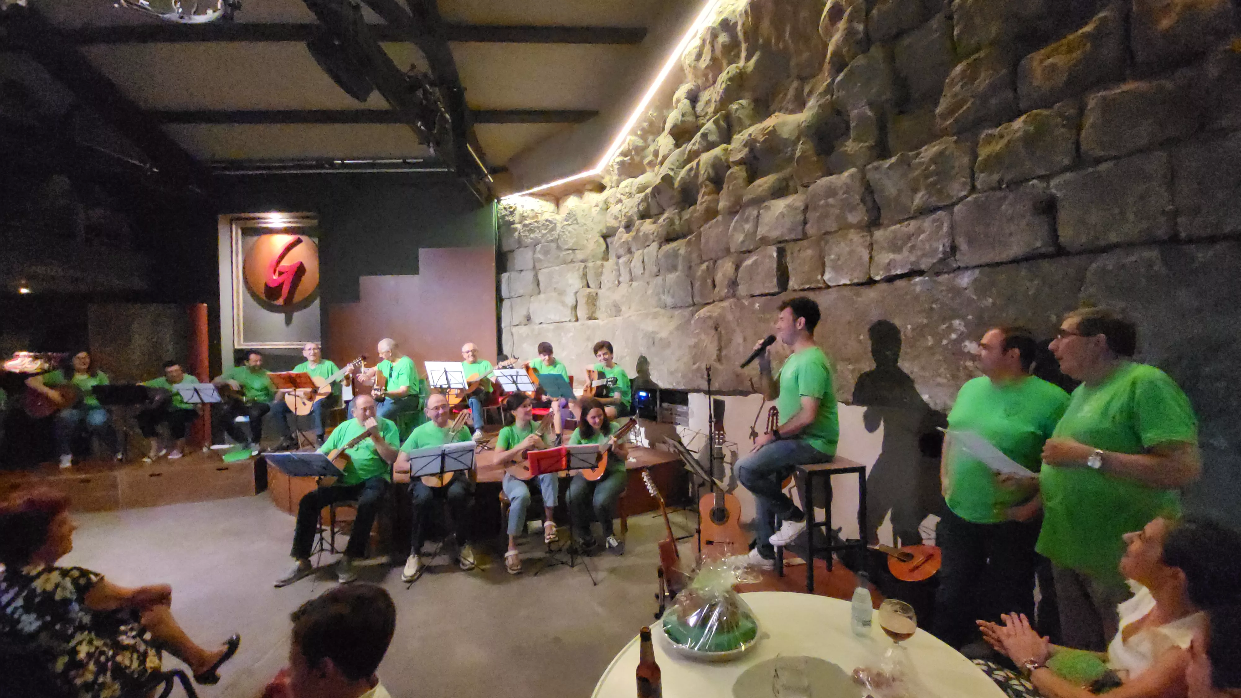 Fin de curso de la sección de Rondalla de la escuela de la Agrupación Santa Cecilia. Foto Mercedes Manterola