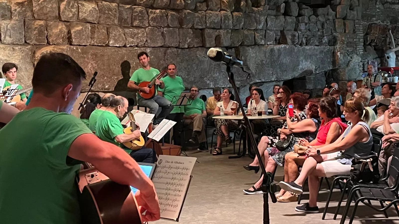 Fin de curso de la sección de Rondalla de la escuela de la Agrupación Santa Cecilia. Foto Mercedes Manterola