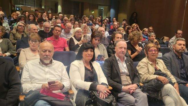 Las autoridades ocuparon la primera fila. Foto Myriam Martínez Las autoridades ocuparon la primera fila. Foto Myriam Martínez