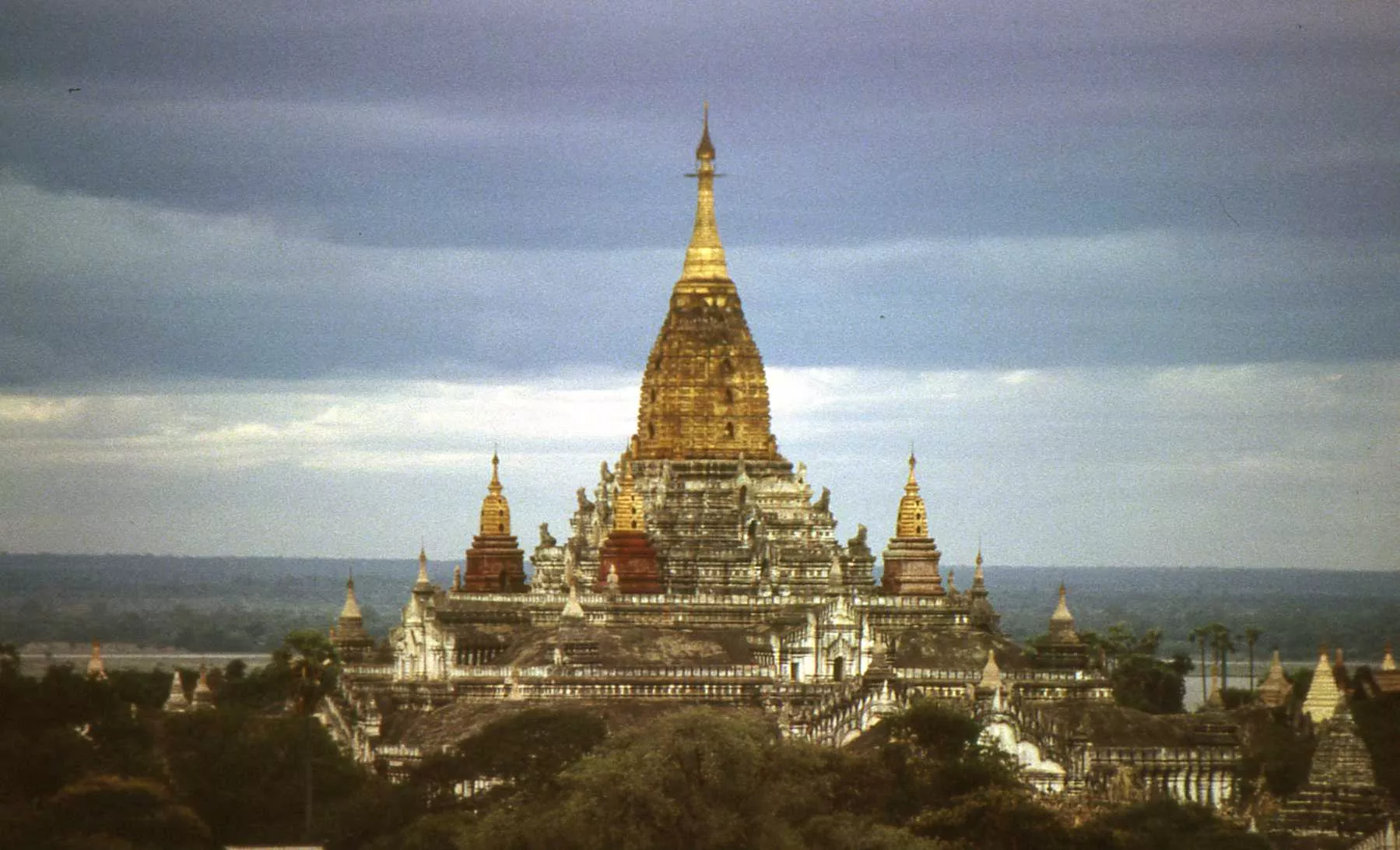  Marco Pascual en Birmania