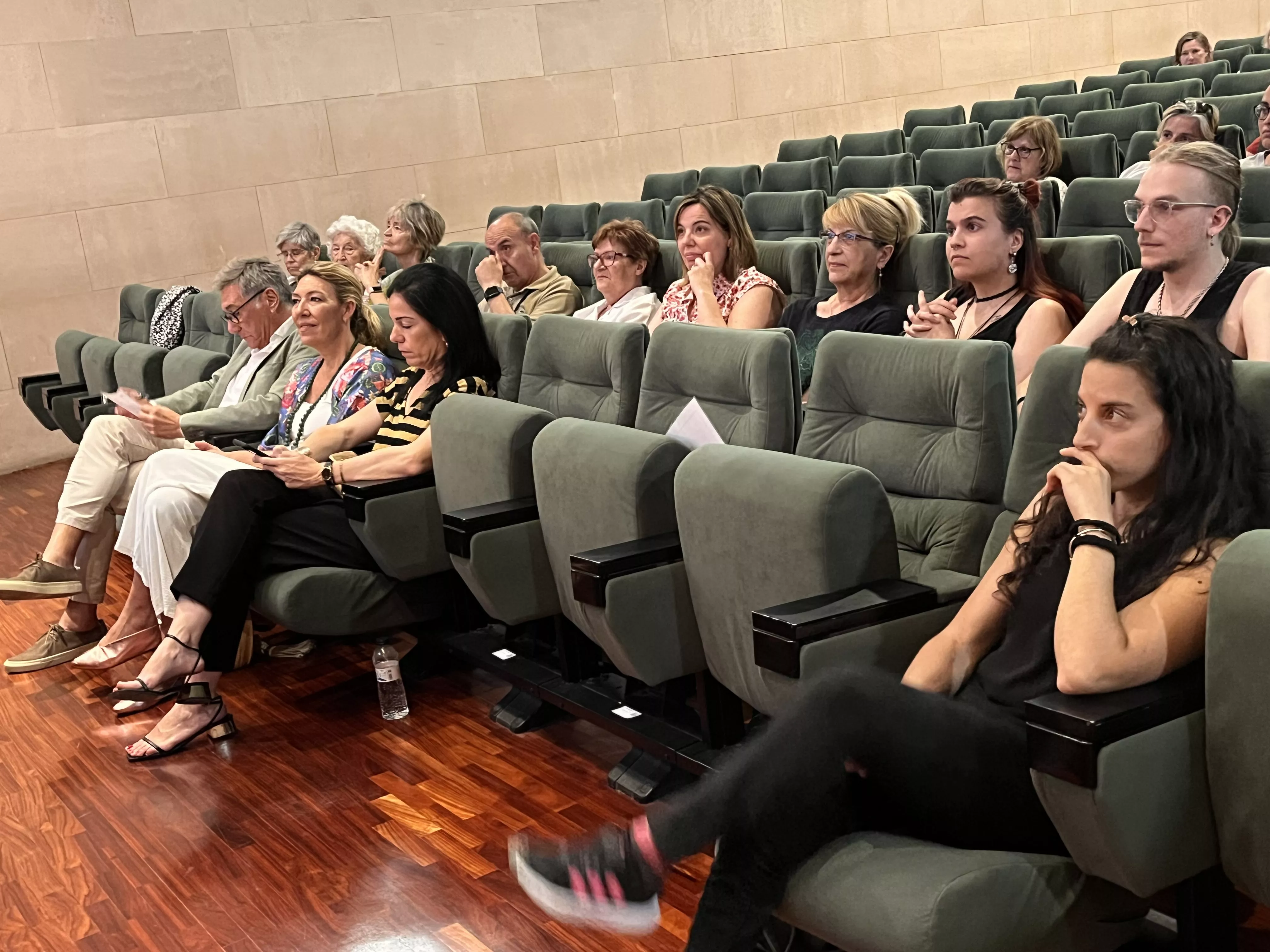 Baile solidario en Huesca por un avance científico que ponga fin a la ELA. Foto Mercedes Manterola