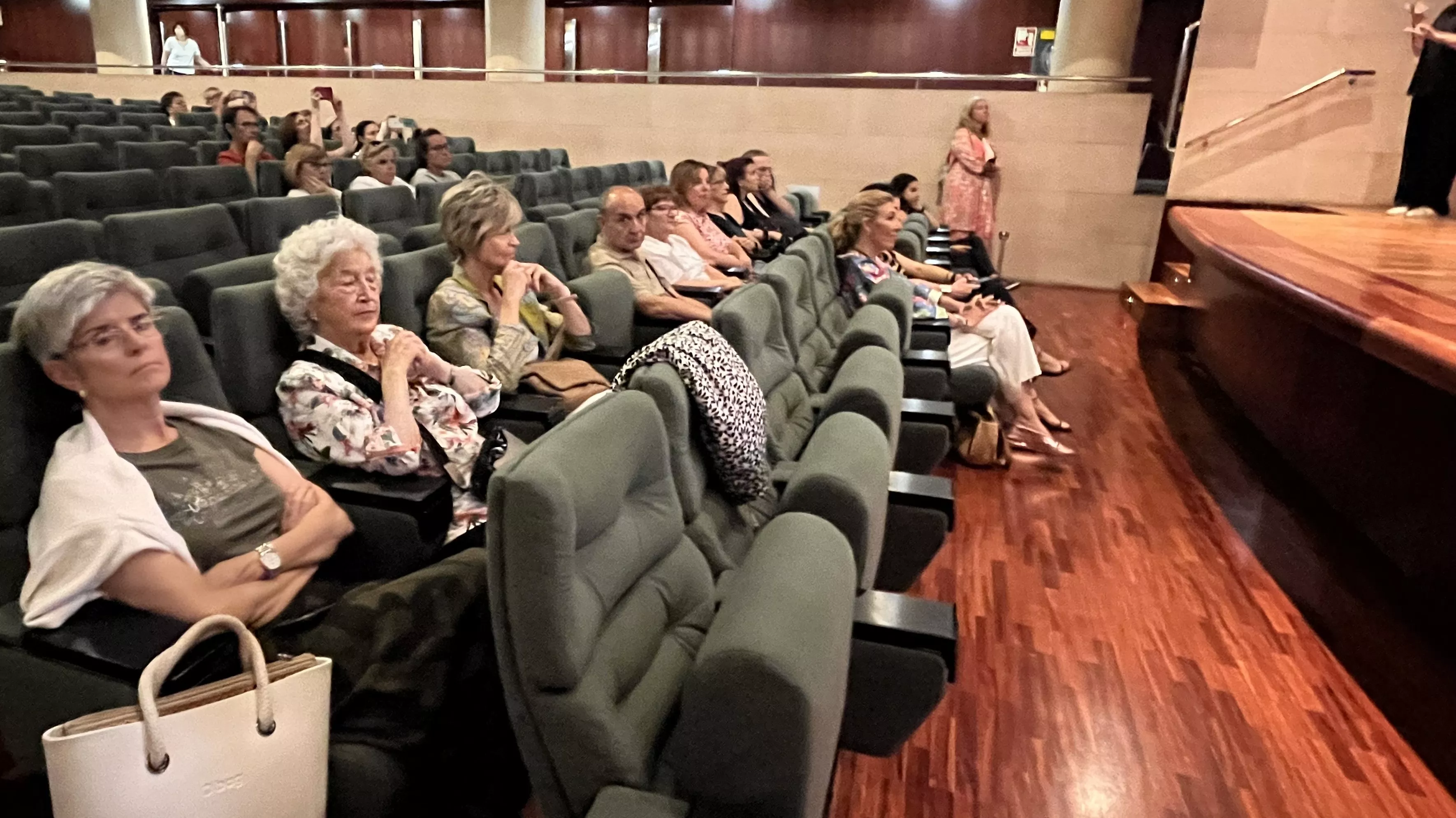 Baile solidario en Huesca por un avance científico que ponga fin a la ELA. Foto Mercedes Manterola