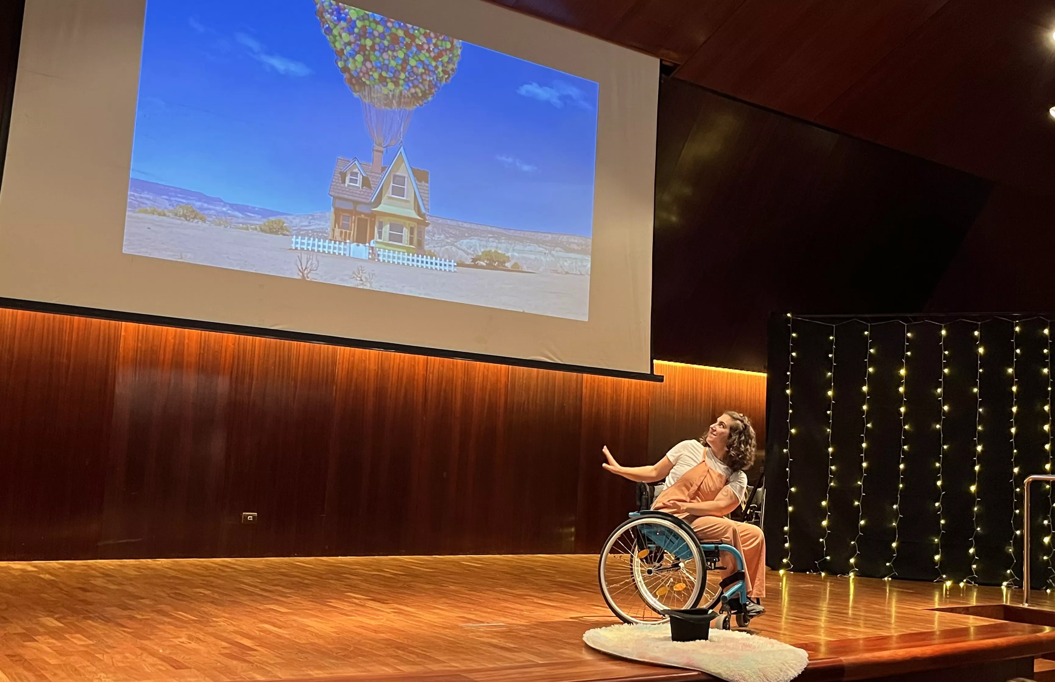 Baile solidario en Huesca por un avance científico que ponga fin a la ELA. Foto Mercedes Manterola