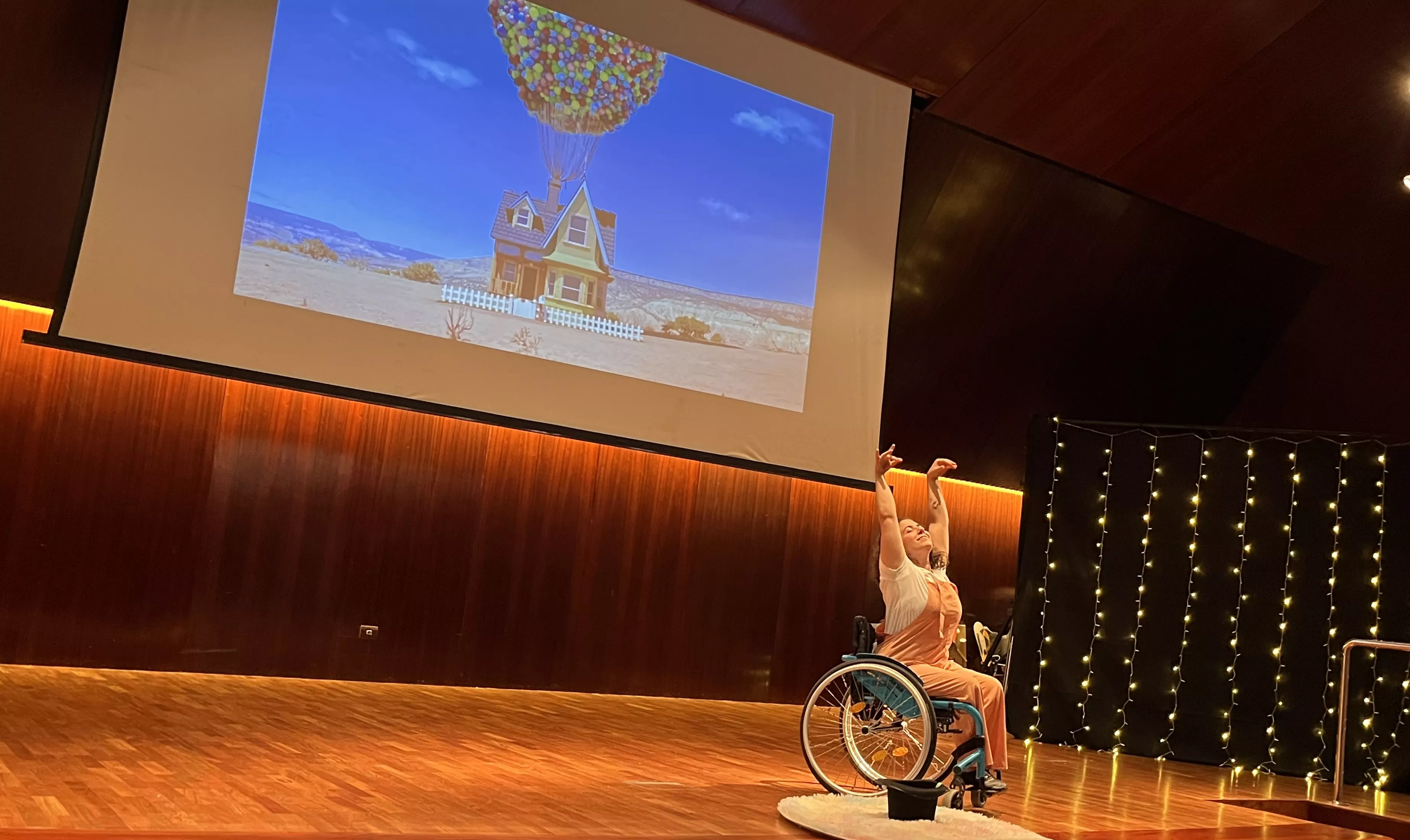 Baile solidario en Huesca por un avance científico que ponga fin a la ELA. Foto Mercedes Manterola