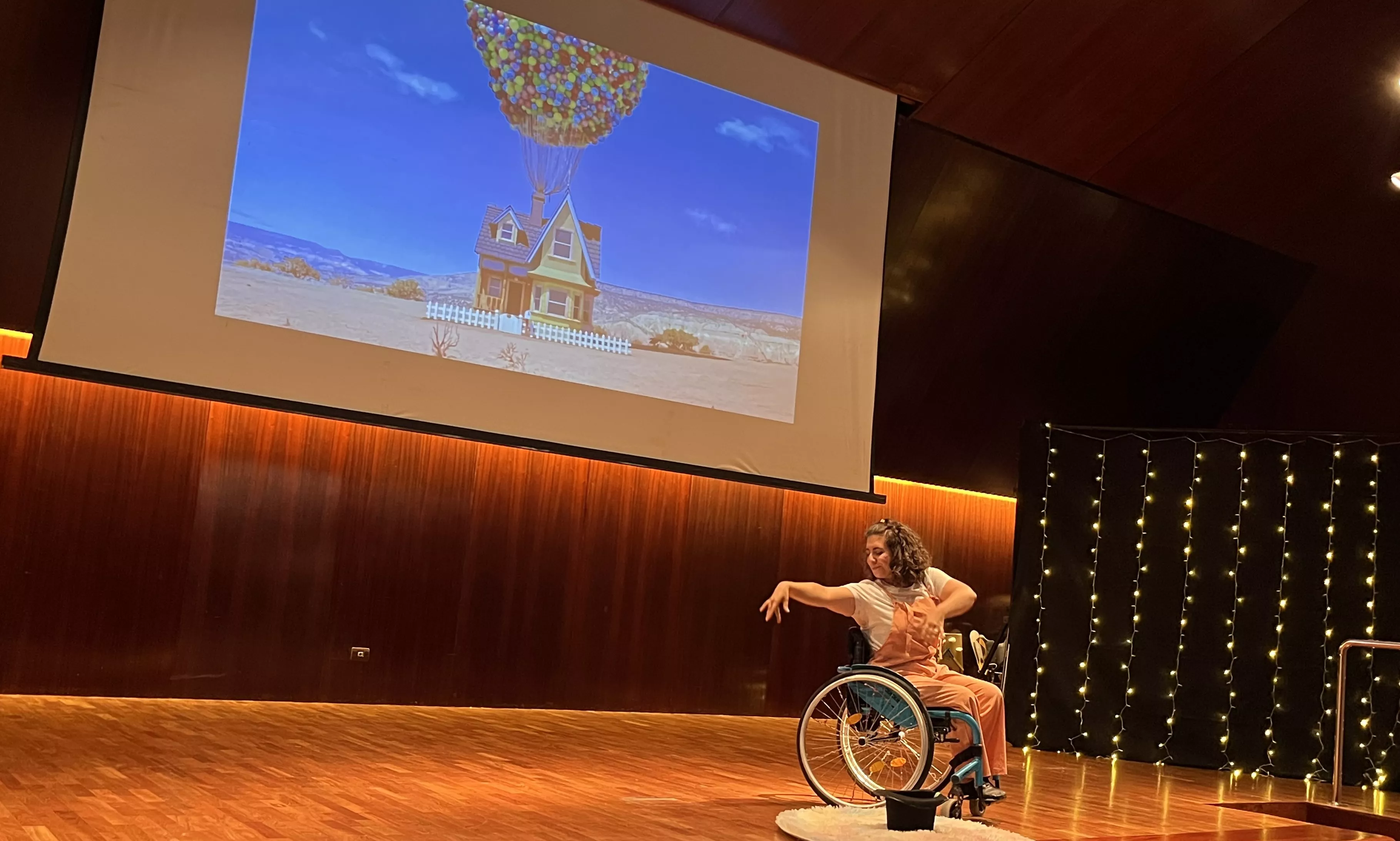 Baile solidario en Huesca por un avance científico que ponga fin a la ELA. Foto Mercedes Manterola