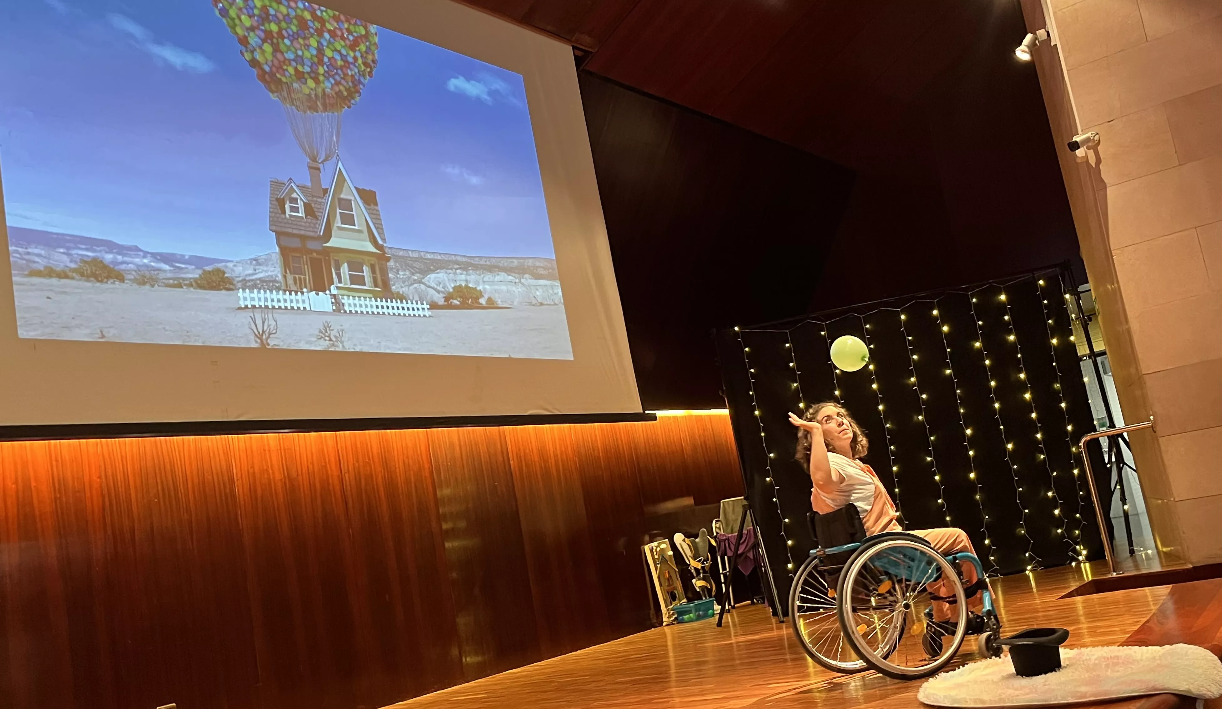 Baile solidario en Huesca por un avance científico que ponga fin a la ELA. Foto Mercedes Manterola