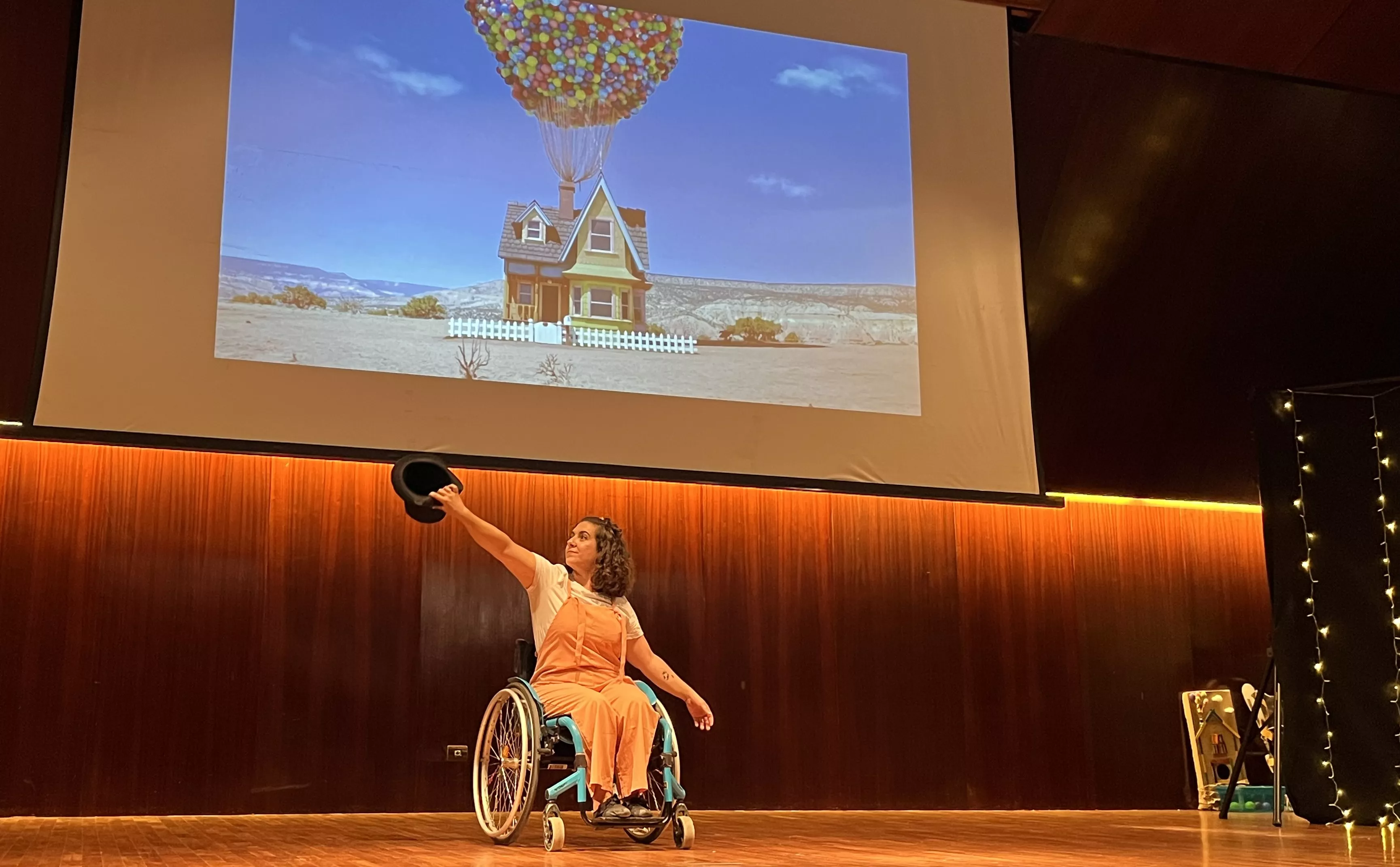 Baile solidario en Huesca por un avance científico que ponga fin a la ELA. Foto Mercedes Manterola