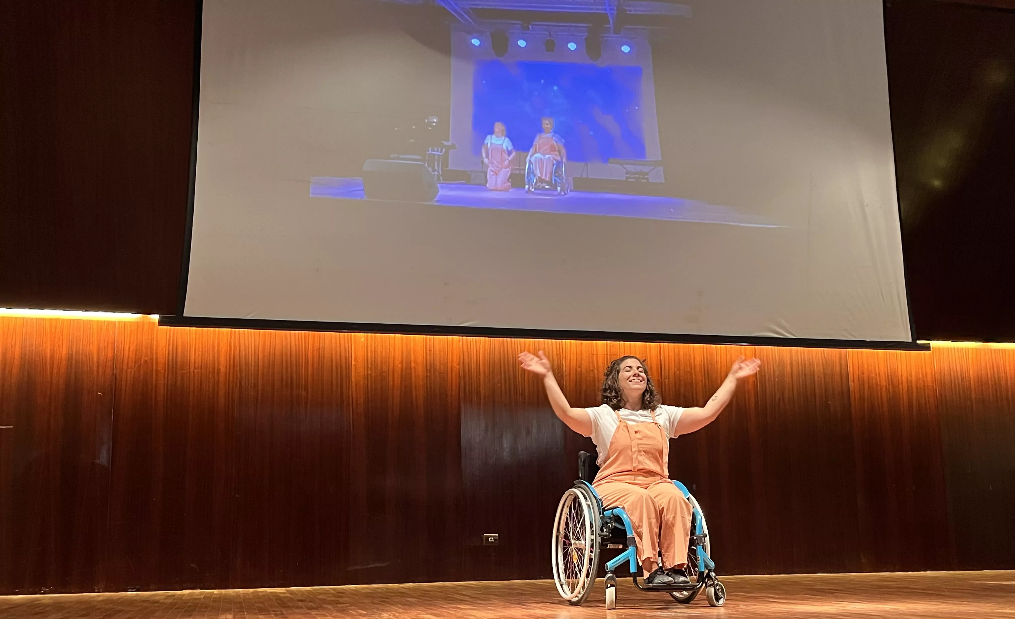 Baile solidario en Huesca por un avance científico que ponga fin a la ELA. Foto Mercedes Manterola