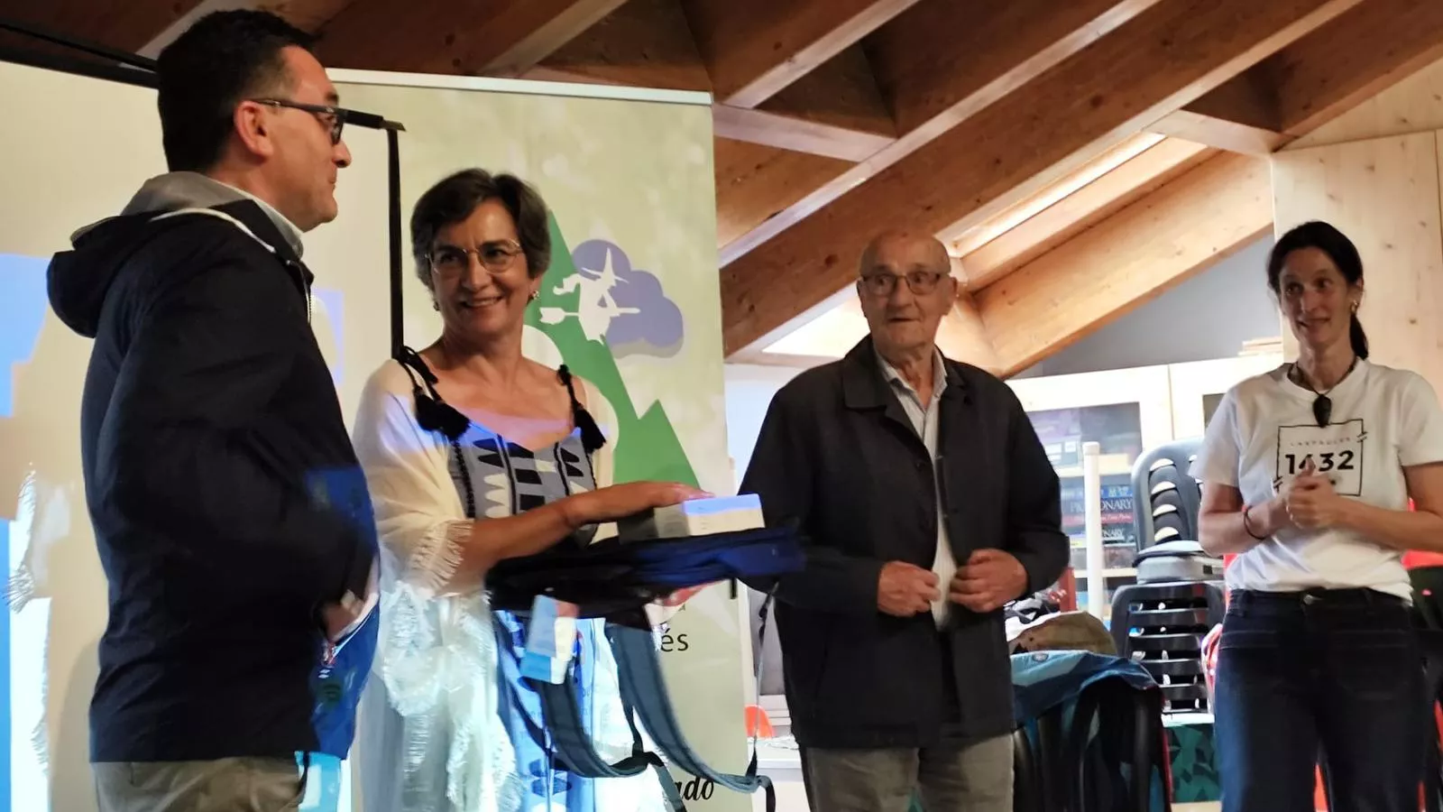 La doctora Nerín recibe el premio Vuela Sobre Montañas.