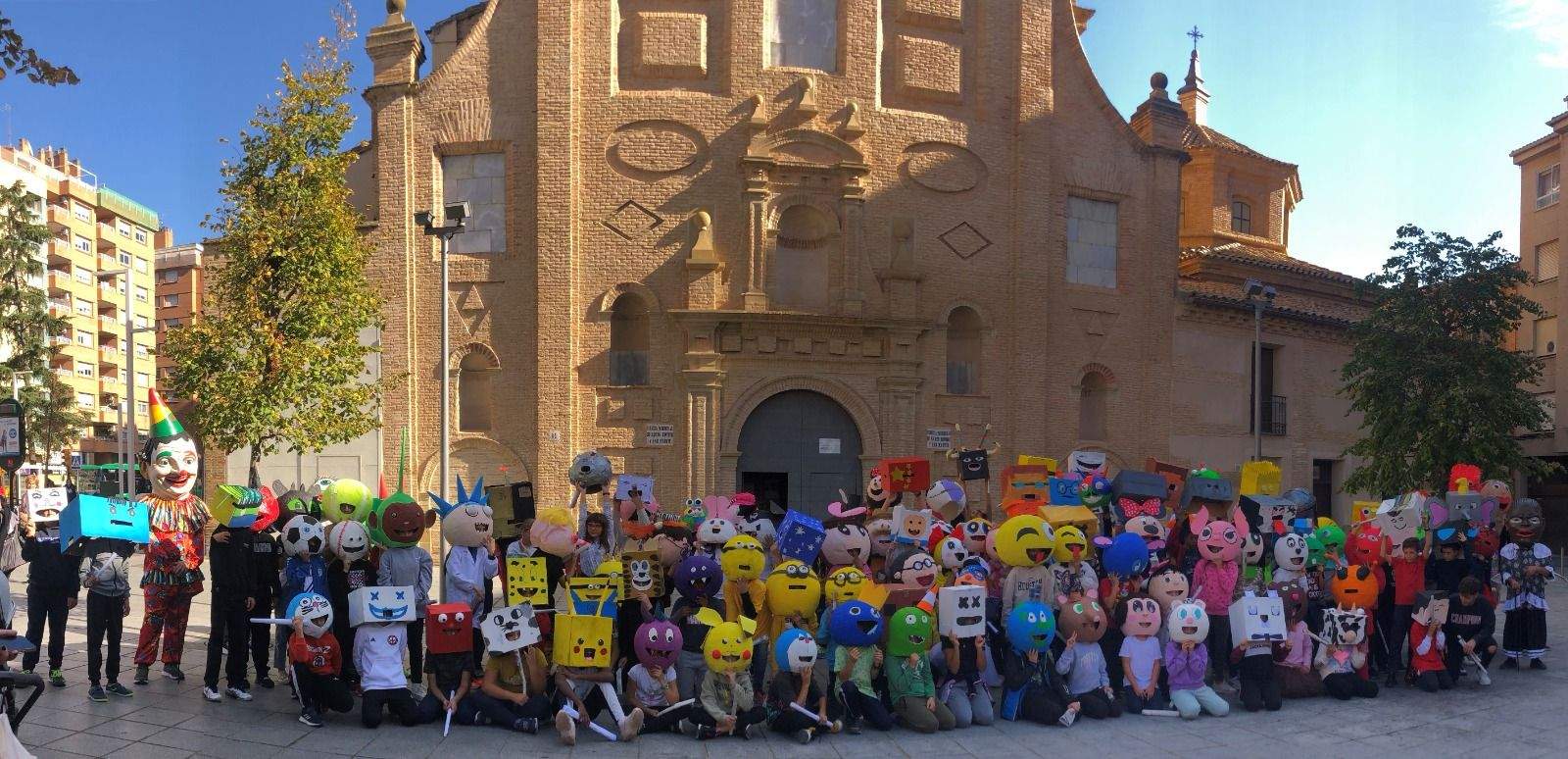 Los temidos cabezudos del colegio Sancho Ramírez de Huesca 