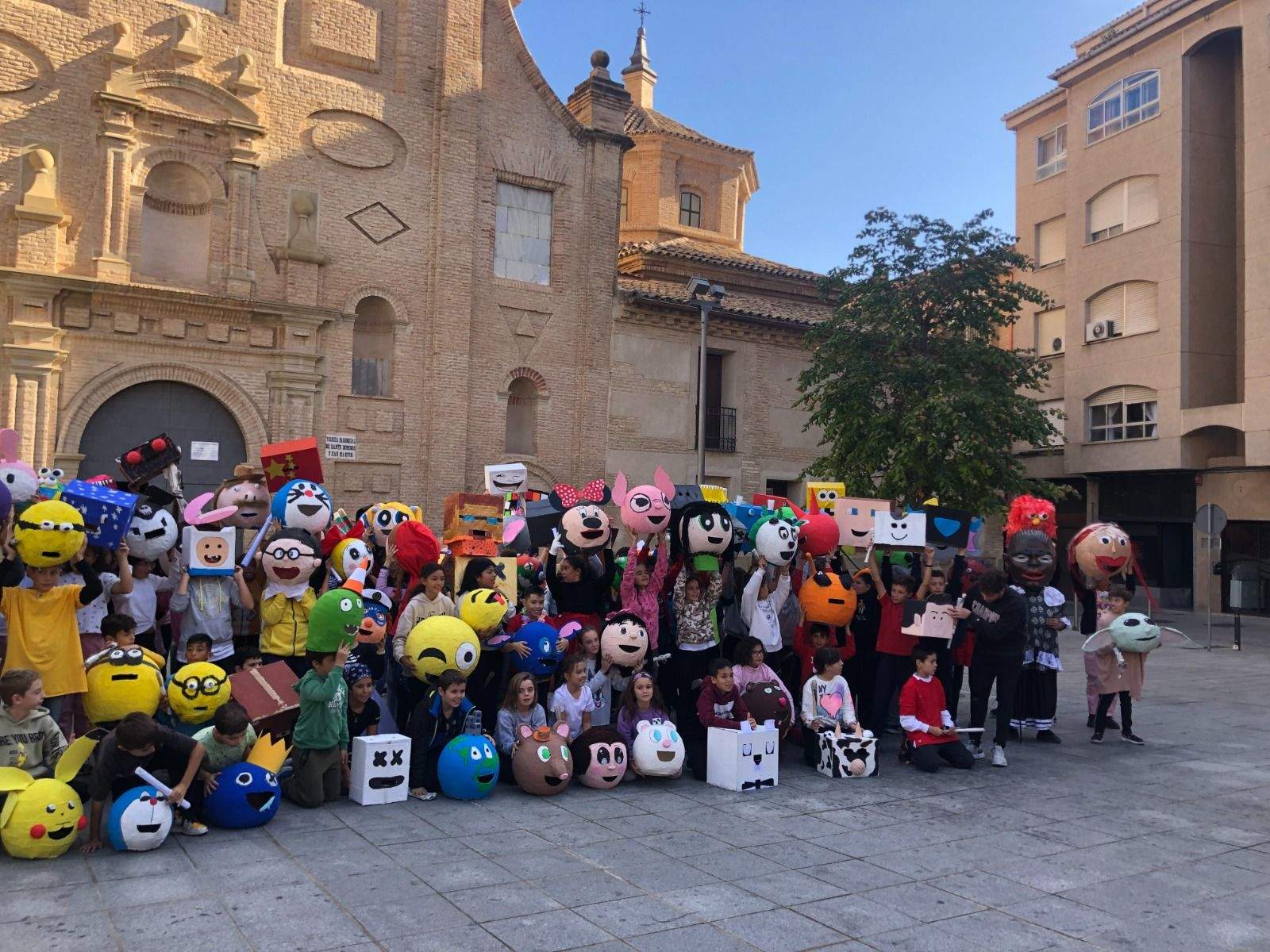 Los temidos cabezudos del colegio Sancho Ramírez de Huesca 