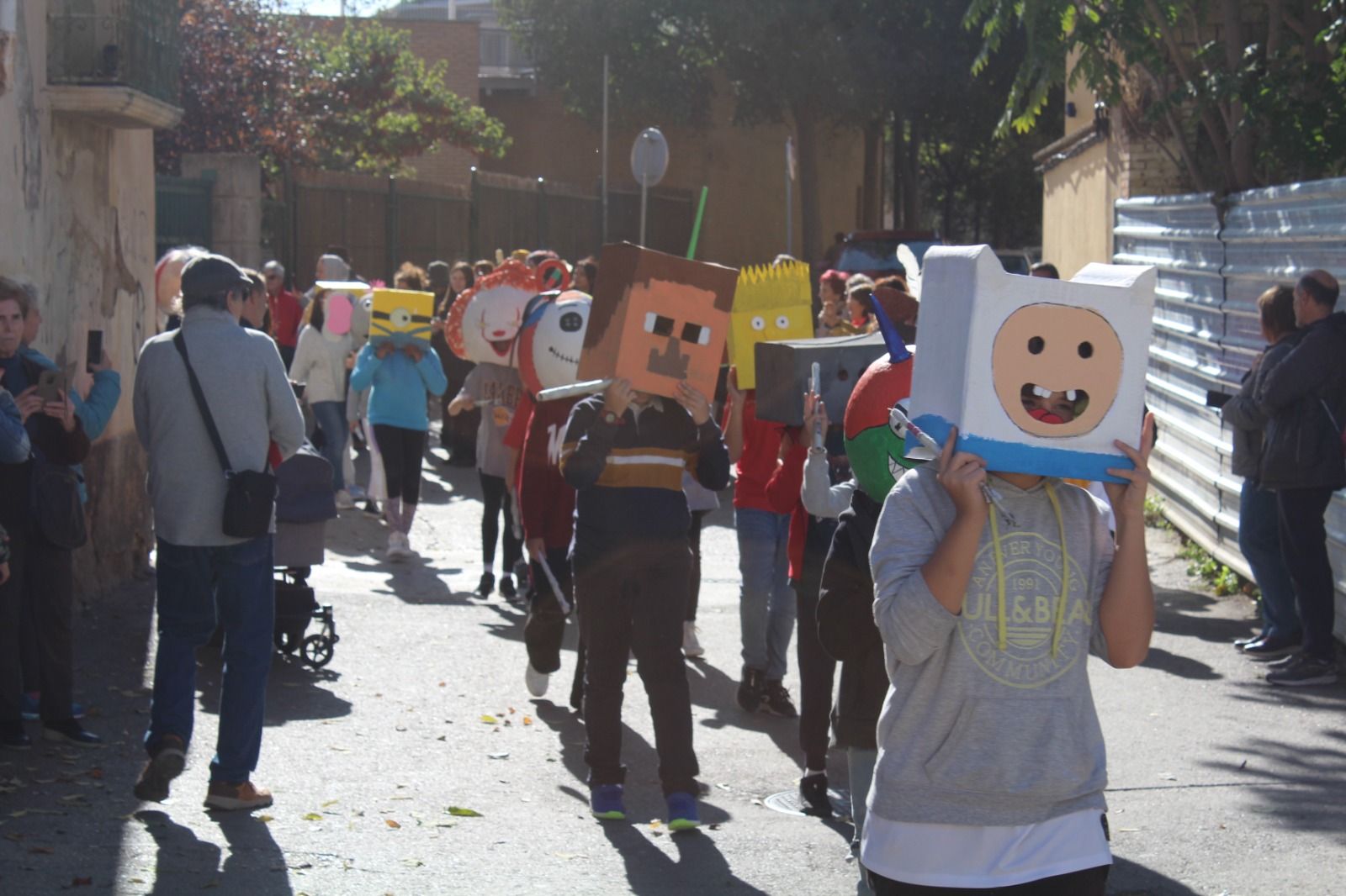 Los temidos cabezudos del colegio Sancho Ramírez de Huesca 