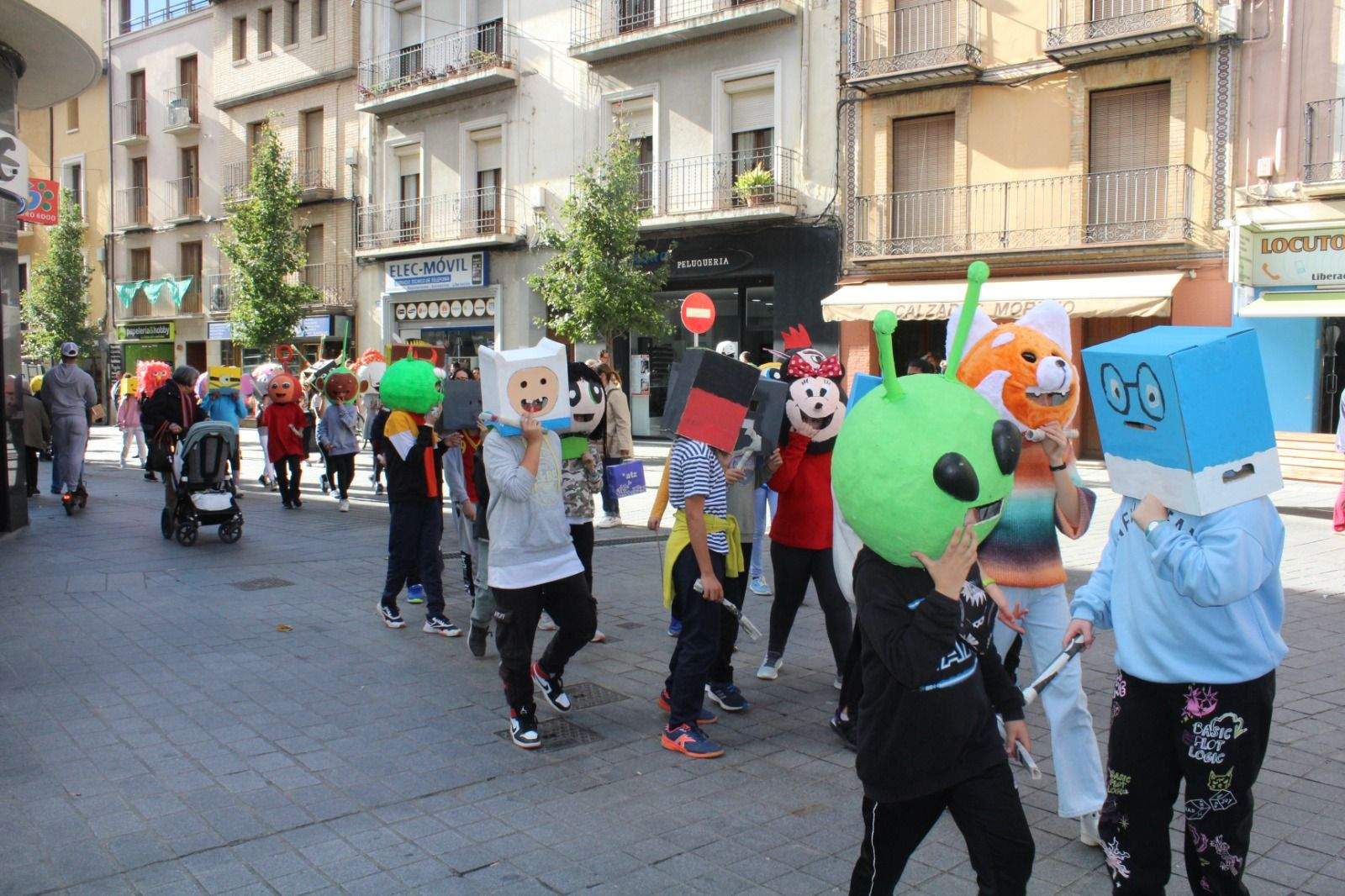 Los temidos cabezudos del colegio Sancho Ramírez de Huesca 