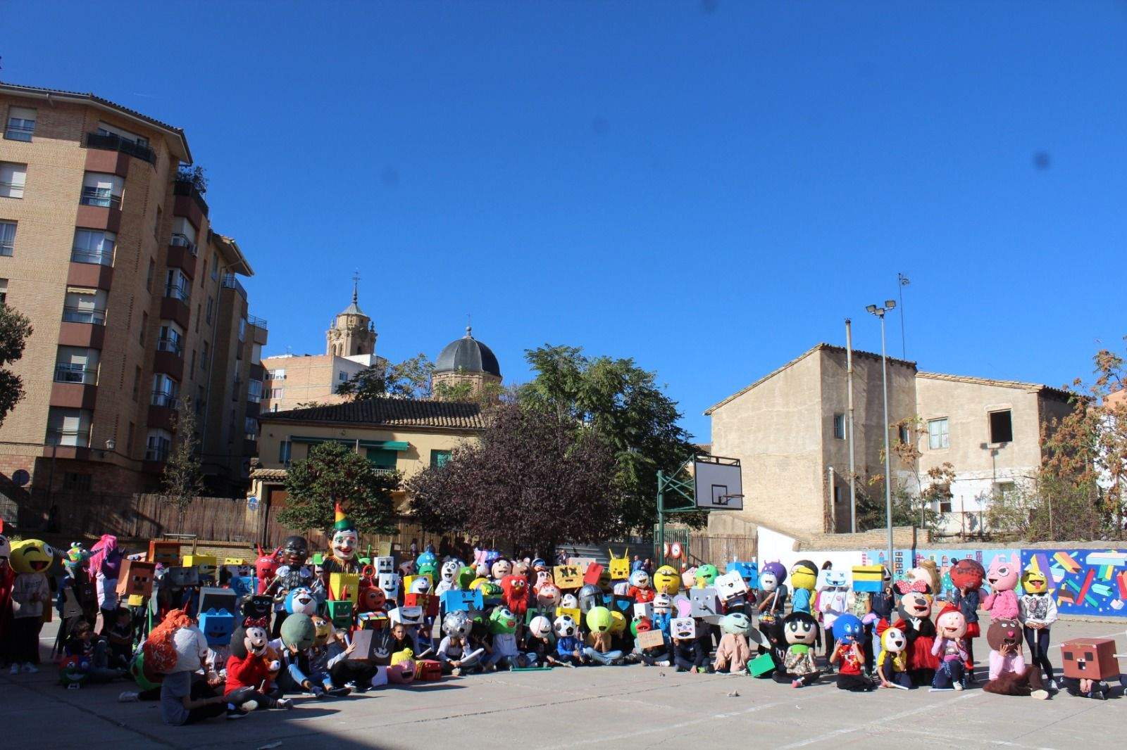 Los temidos cabezudos del colegio Sancho Ramírez de Huesca 