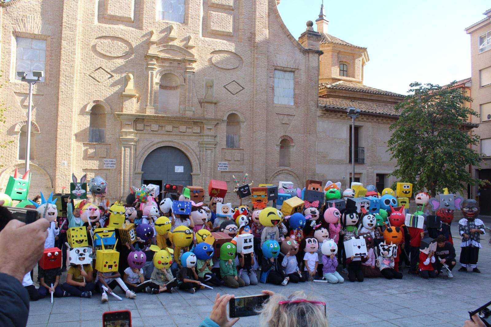 Los temidos cabezudos del colegio Sancho Ramírez de Huesca 
