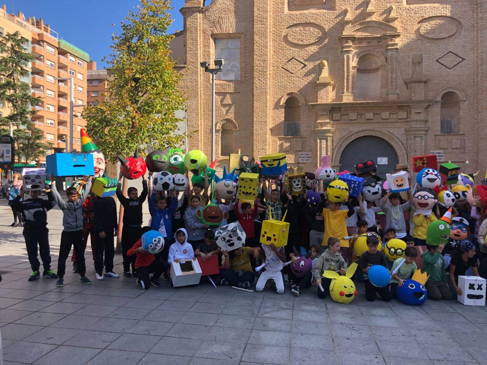 Los temidos cabezudos del colegio Sancho Ramírez de Huesca 