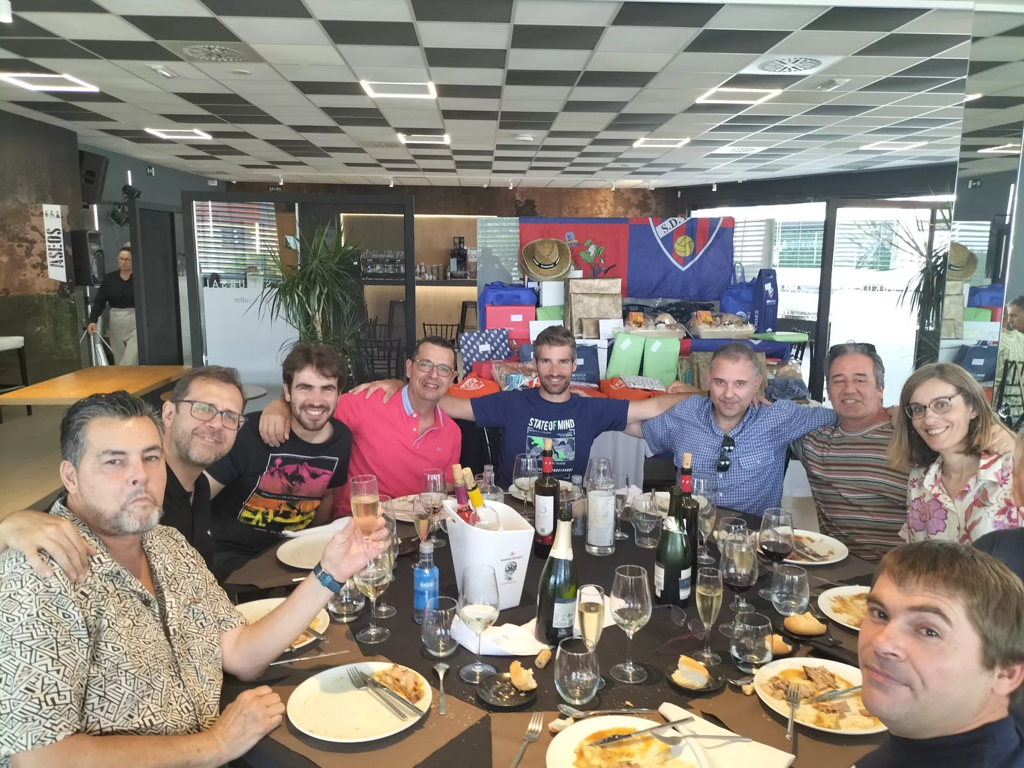 Fiesta de la peña Fenómenos Oscenses