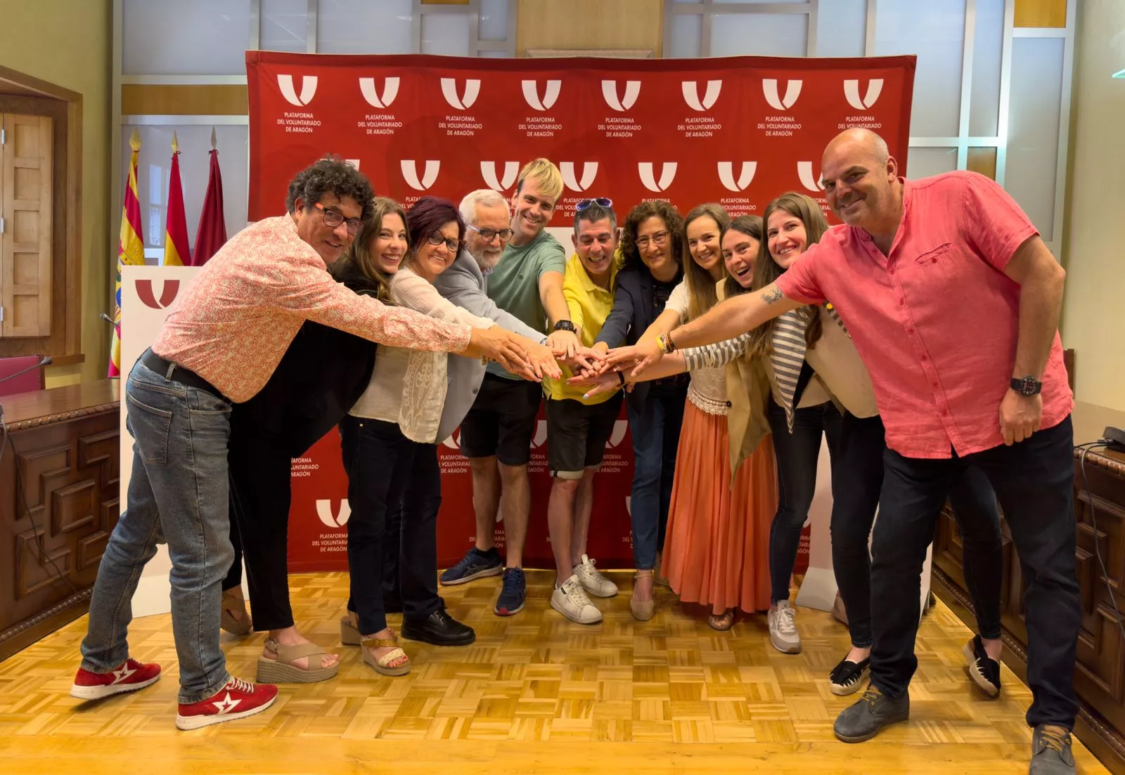 Miembros de la Plataforma del Voluntariado y el Ayuntamiento de Jaca