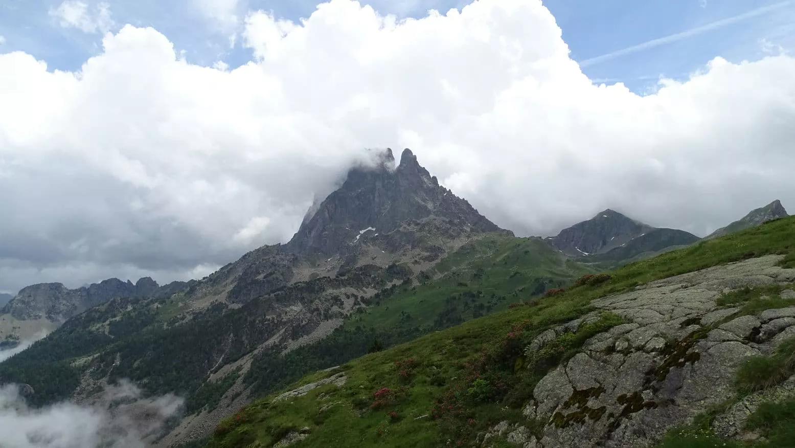 El Midi entre brumas. Foto Alfredo Zazo
