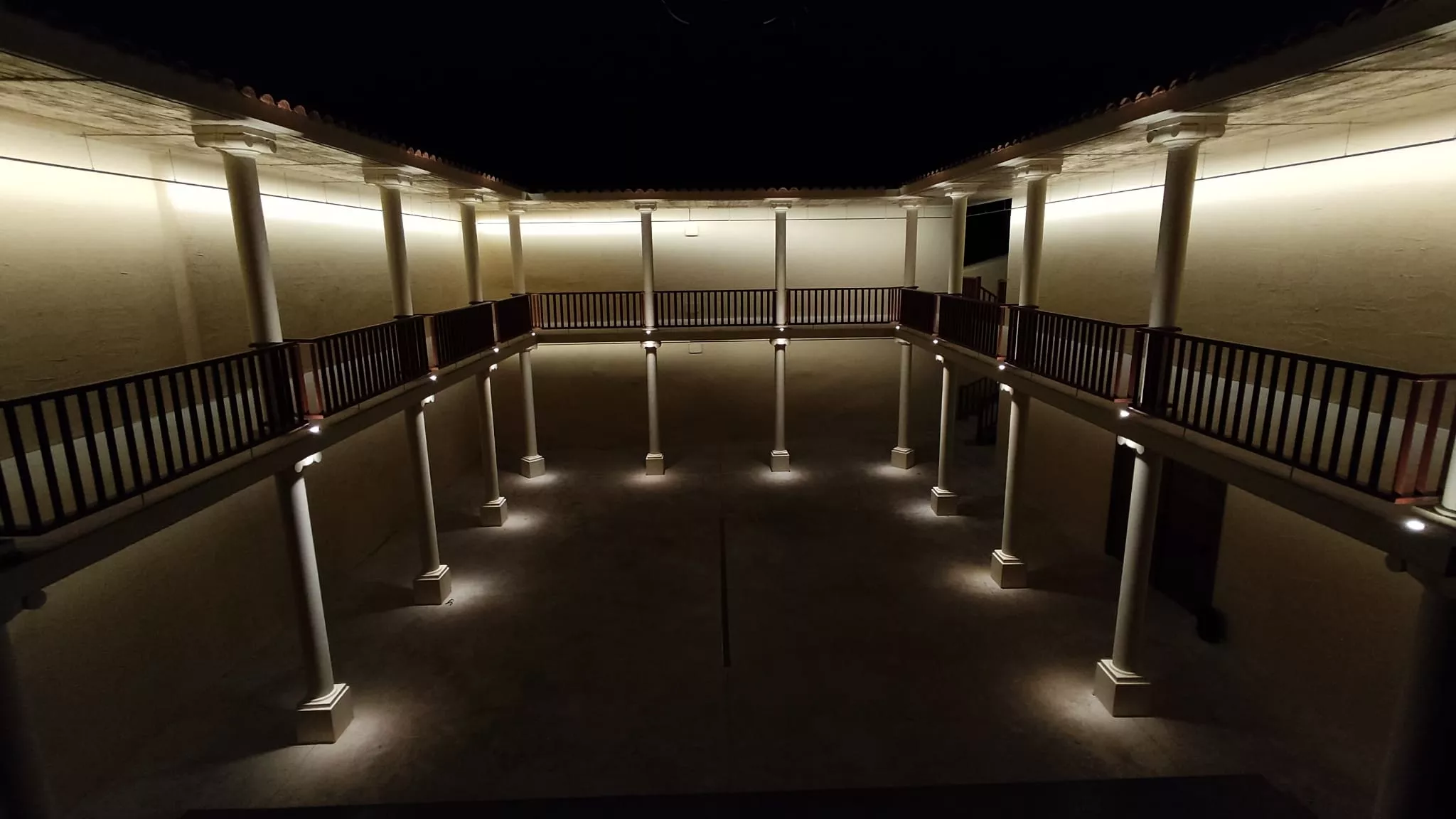 Más de trescientos espectadores serán recibidos en el zaguán. Fotos Roberto Nistal y Luis Casáus