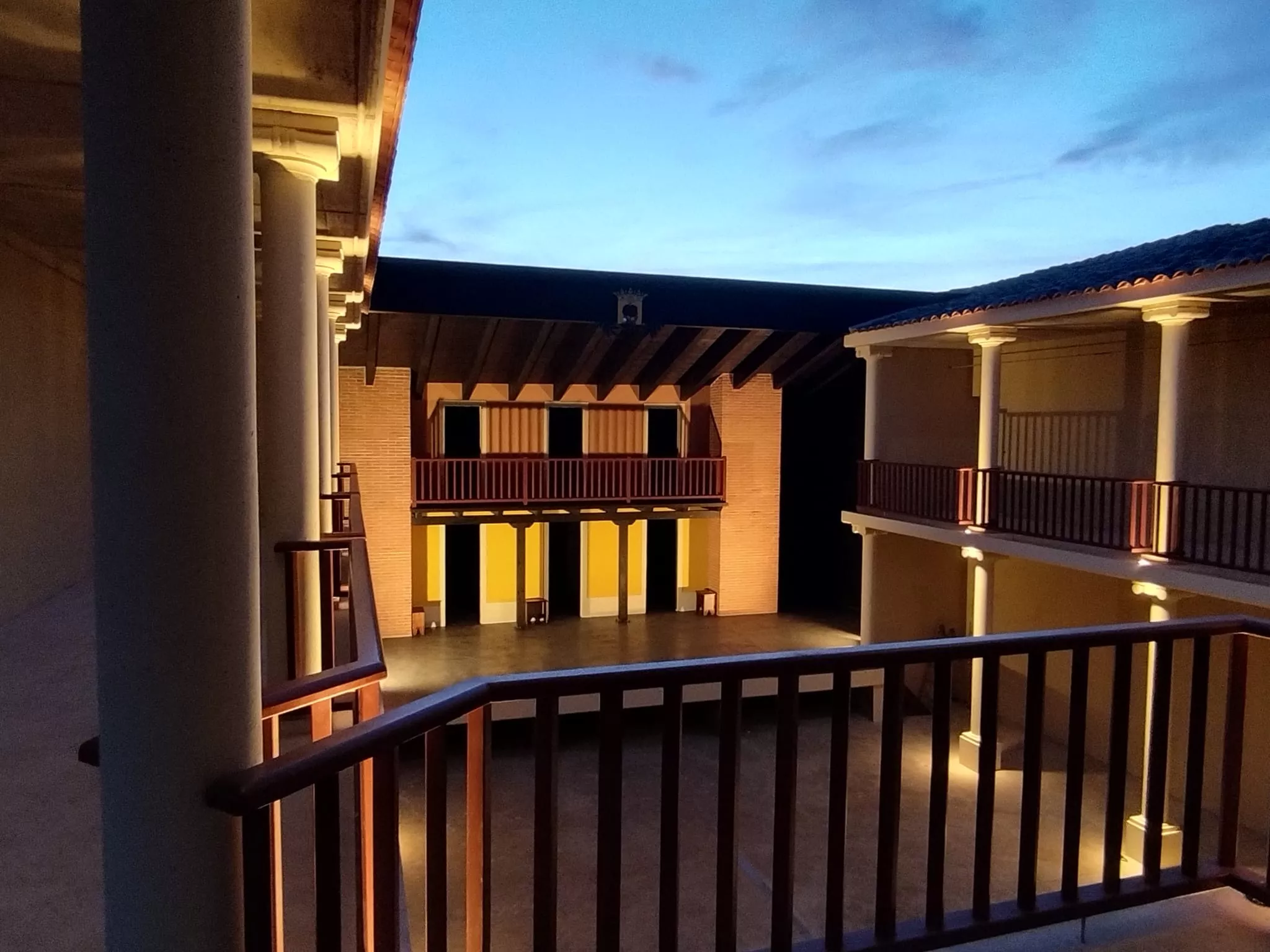 ...El pastor, los cubanos y los mosqueteros. Fotos Roberto Nistal y Luis Casáus