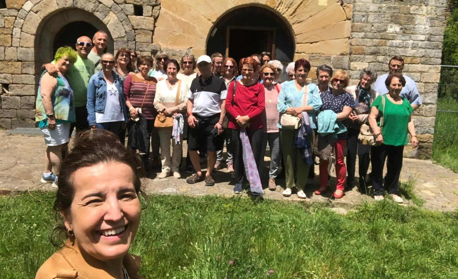 Visita en grupo al monasterio de Obarra. Visita en grupo al monasterio de Obarra.
