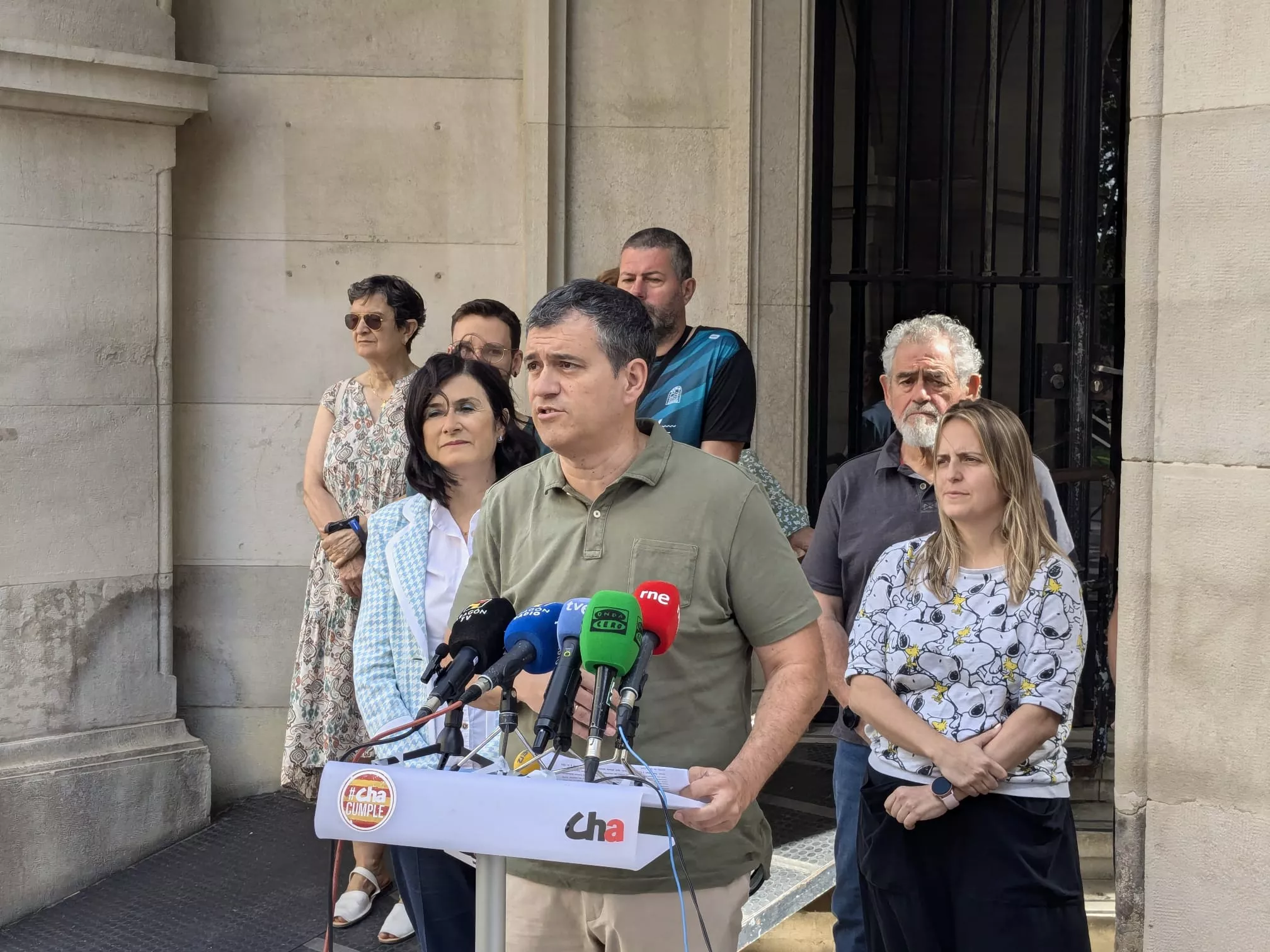 Palacín, en primer término, en el Santo Grial, ha denunciado los recortes en Sanidad.