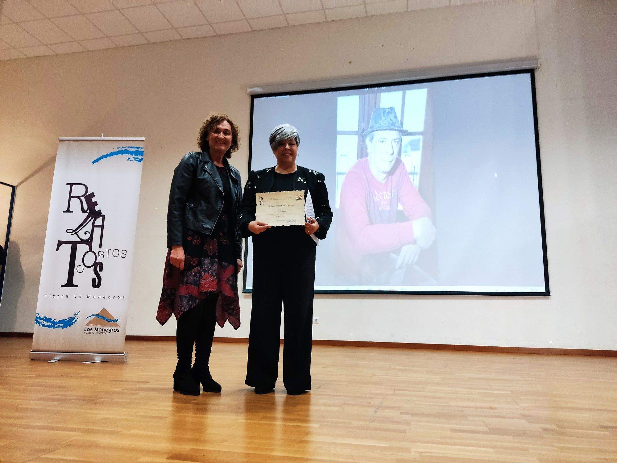 Olga Alastruey entrega el segundo premio