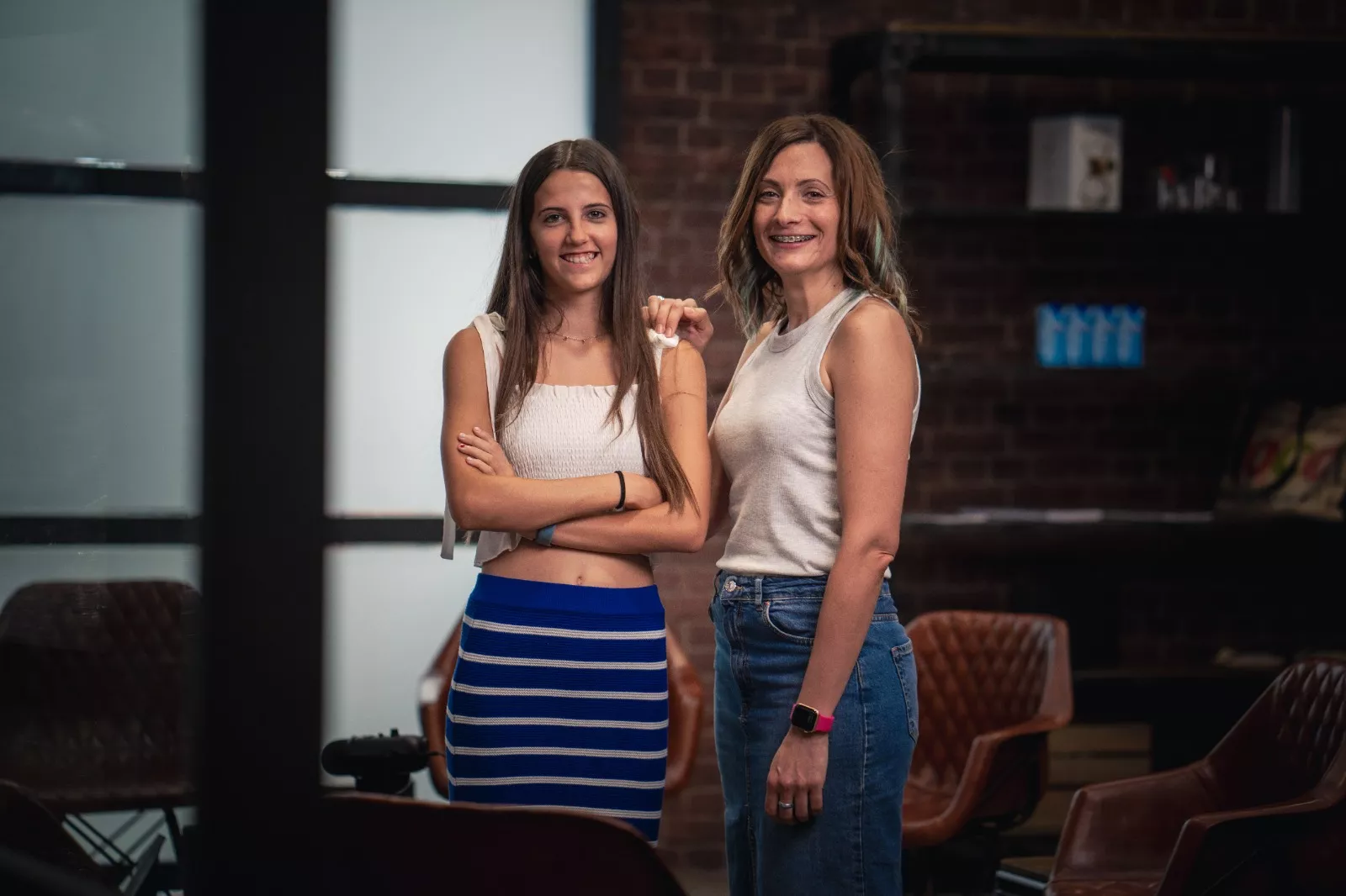 Valeria Corrales, con Patricia Heredia en la foto, será la lanzadora del cohete de San Lorenzo