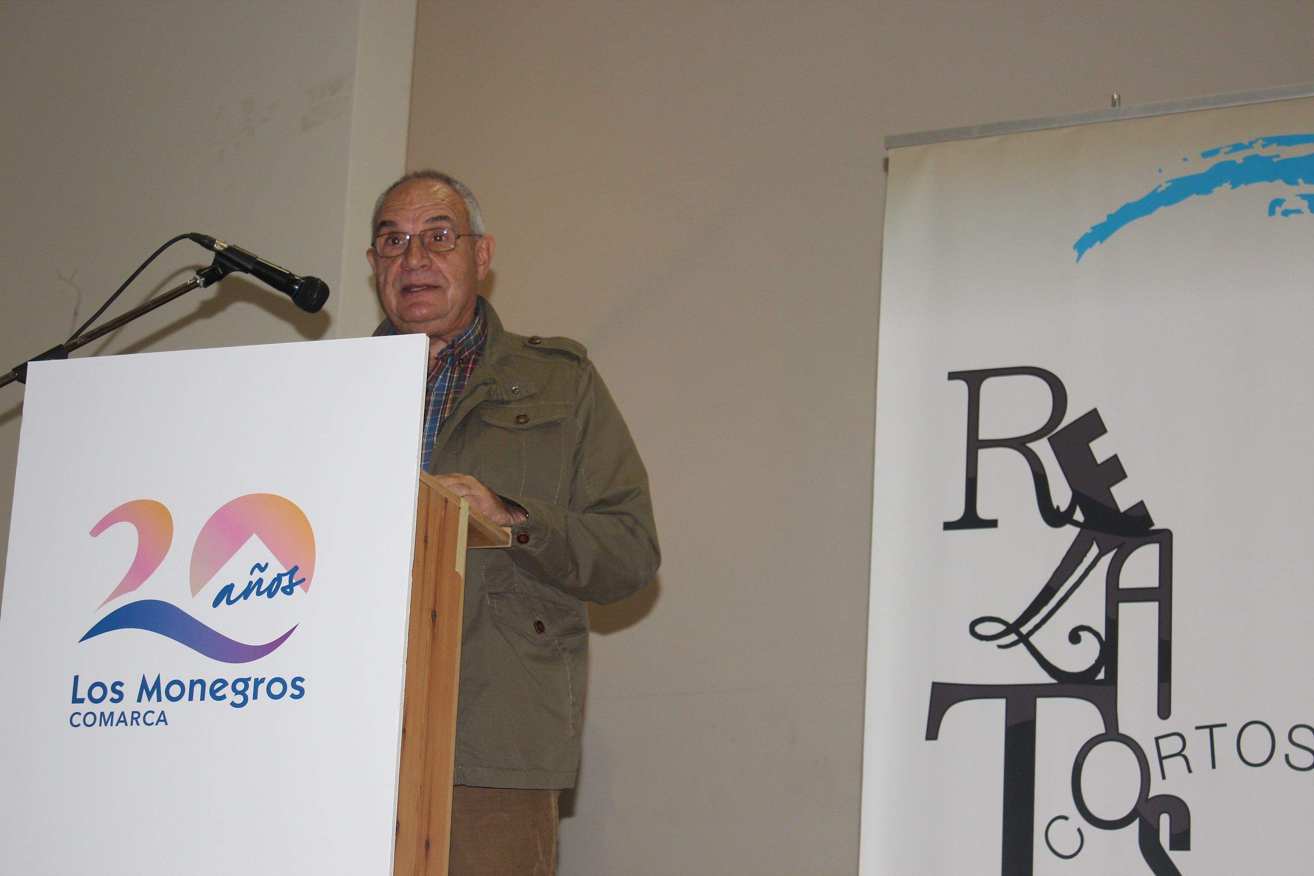 Luis M. Casaus avanza libro Cucaracha