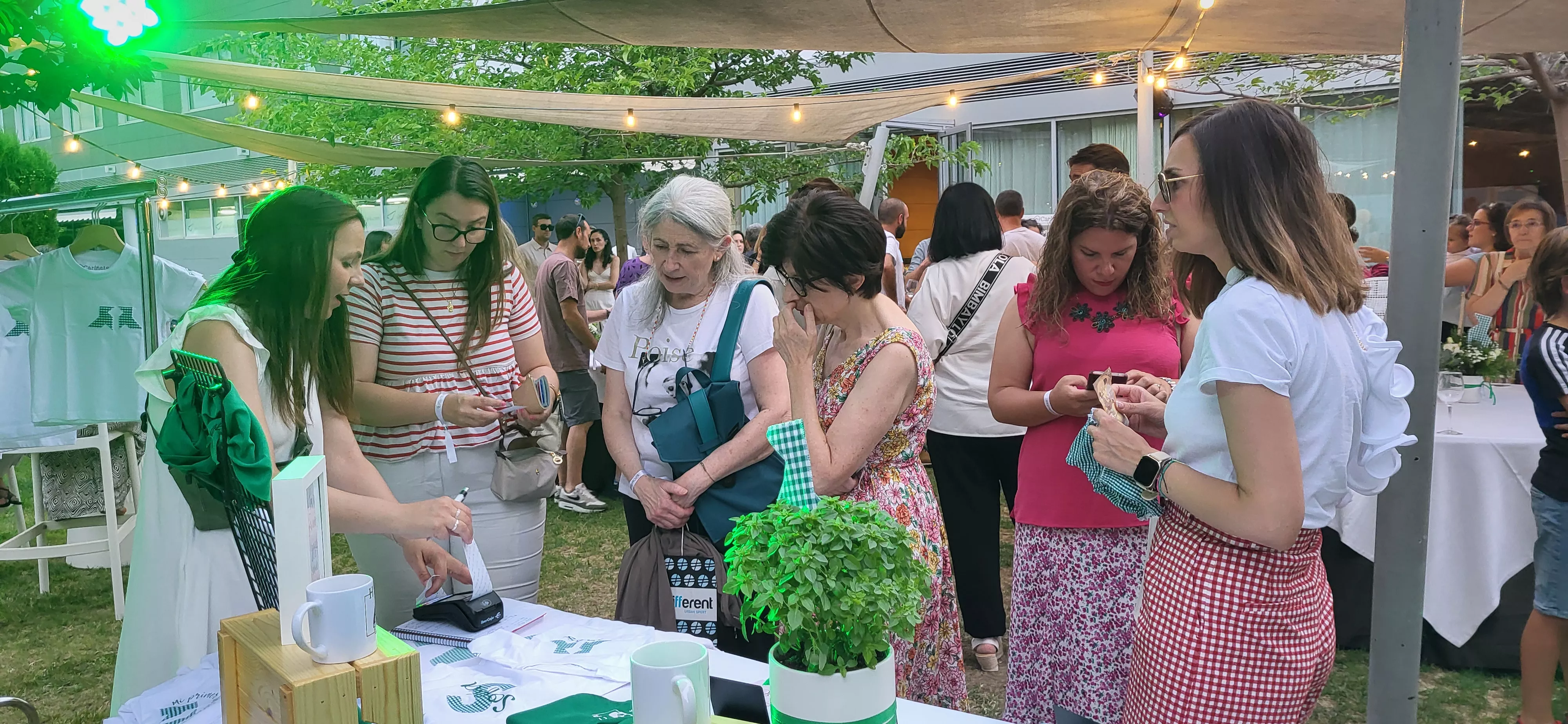 Fiesta del segundo aniversario de Cariñetes y la presentación de su colección laurentina. Foto Mercedes Manterola
